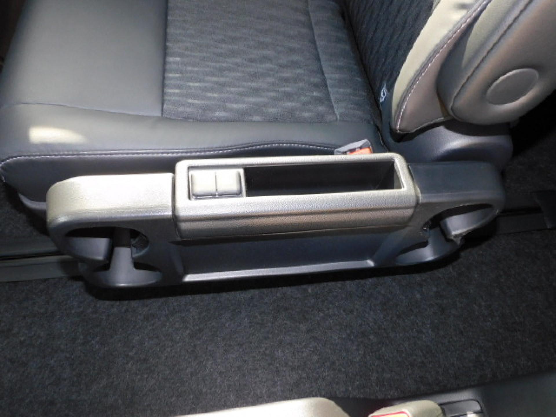 折りたたみ式セカンドシートサイドテーブル(カップホルダー×4・充電用USB×2)