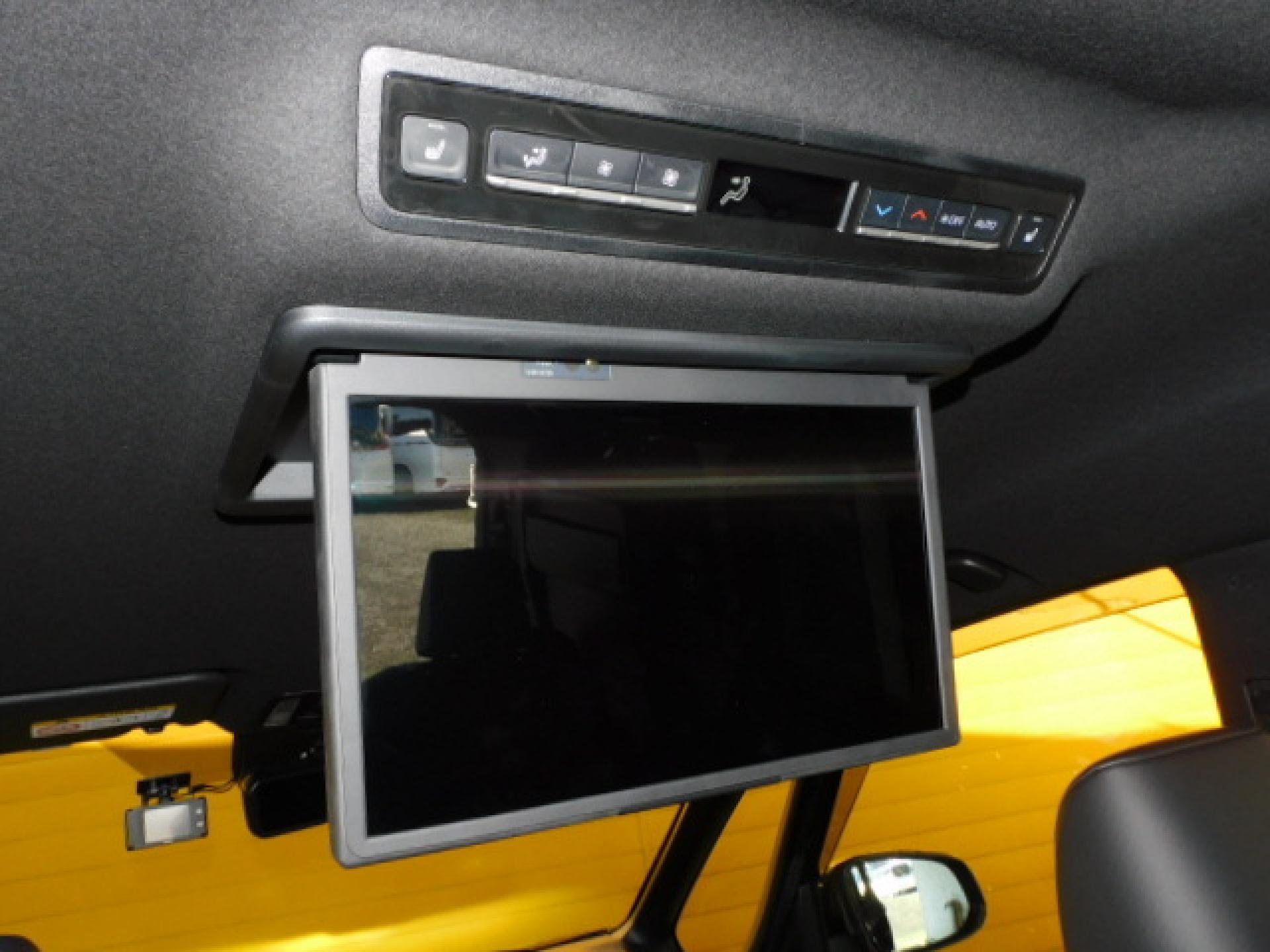 純正14インチ有機EL後席フリップダウンモニター（V14-R72R）、後席オートエアコン、2列目シートヒーター（※）メーカーオプション快適利便パッケージHigh