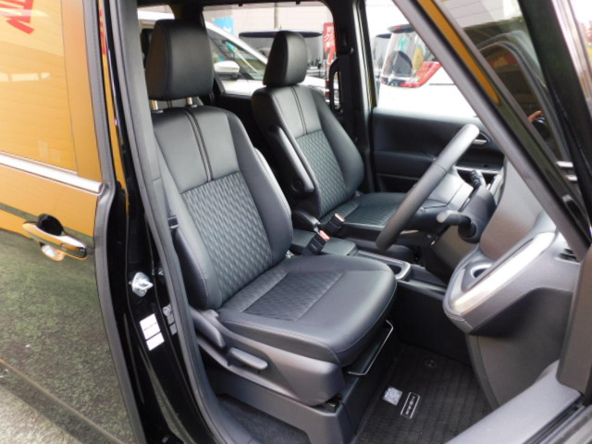 前席＋2列目シートヒーター（※）メーカーオプション快適利便パッケージHigh