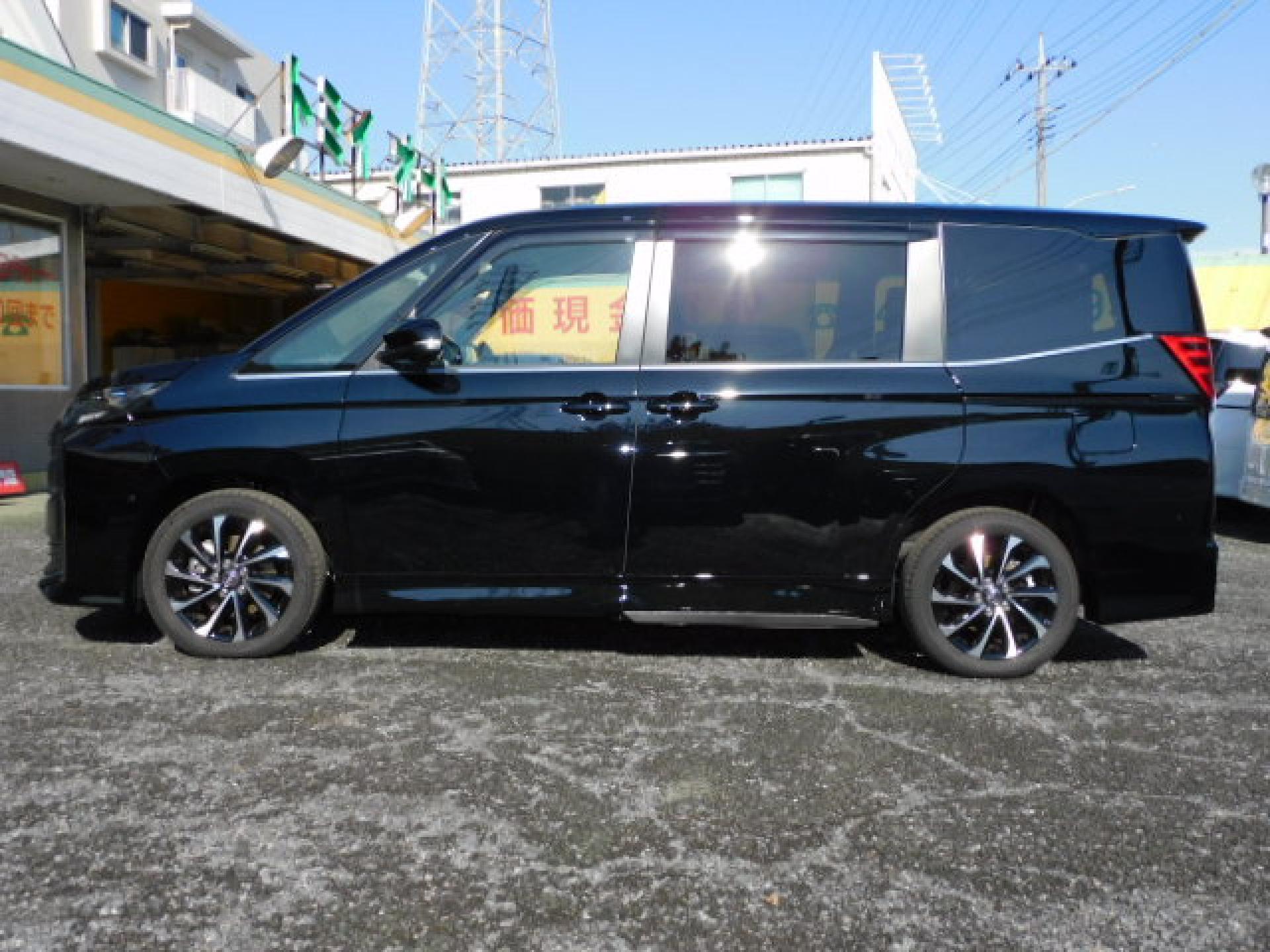 アティチュードブラックマイカ！ハンズフリーパワースライドドア（※）メーカーオプション快適利便パッケージHigh、ユニバーサルステップ（助手席側）（※）メーカーオプション