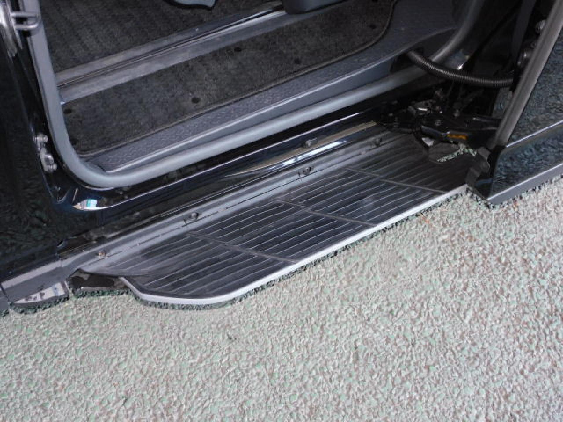 ユニバーサルステップ（※）メーカーオプション