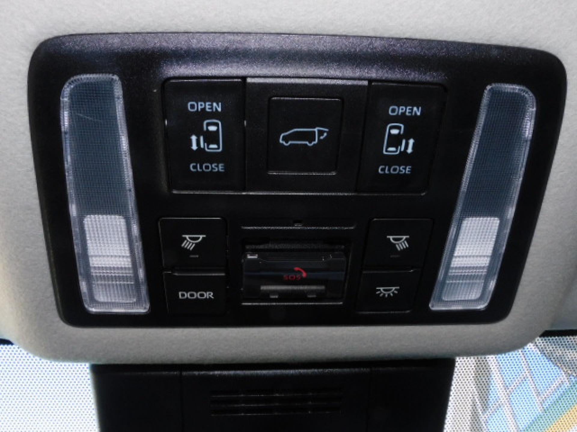 両側パワースライドドア、パワーバックドア(※)メーカーオプション快適利便パッケージHigh、ヘルプネットスイッチ