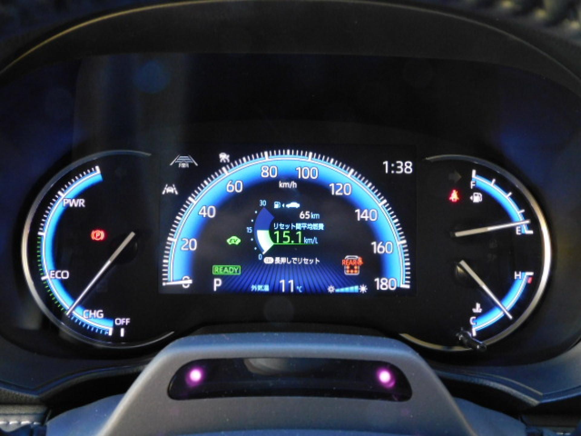 ハイブリッド専用オプティトロンメーター+7インチマルチインフォメーションディスプレイ、ドライバーモニターカメラ(※)メーカーオプション