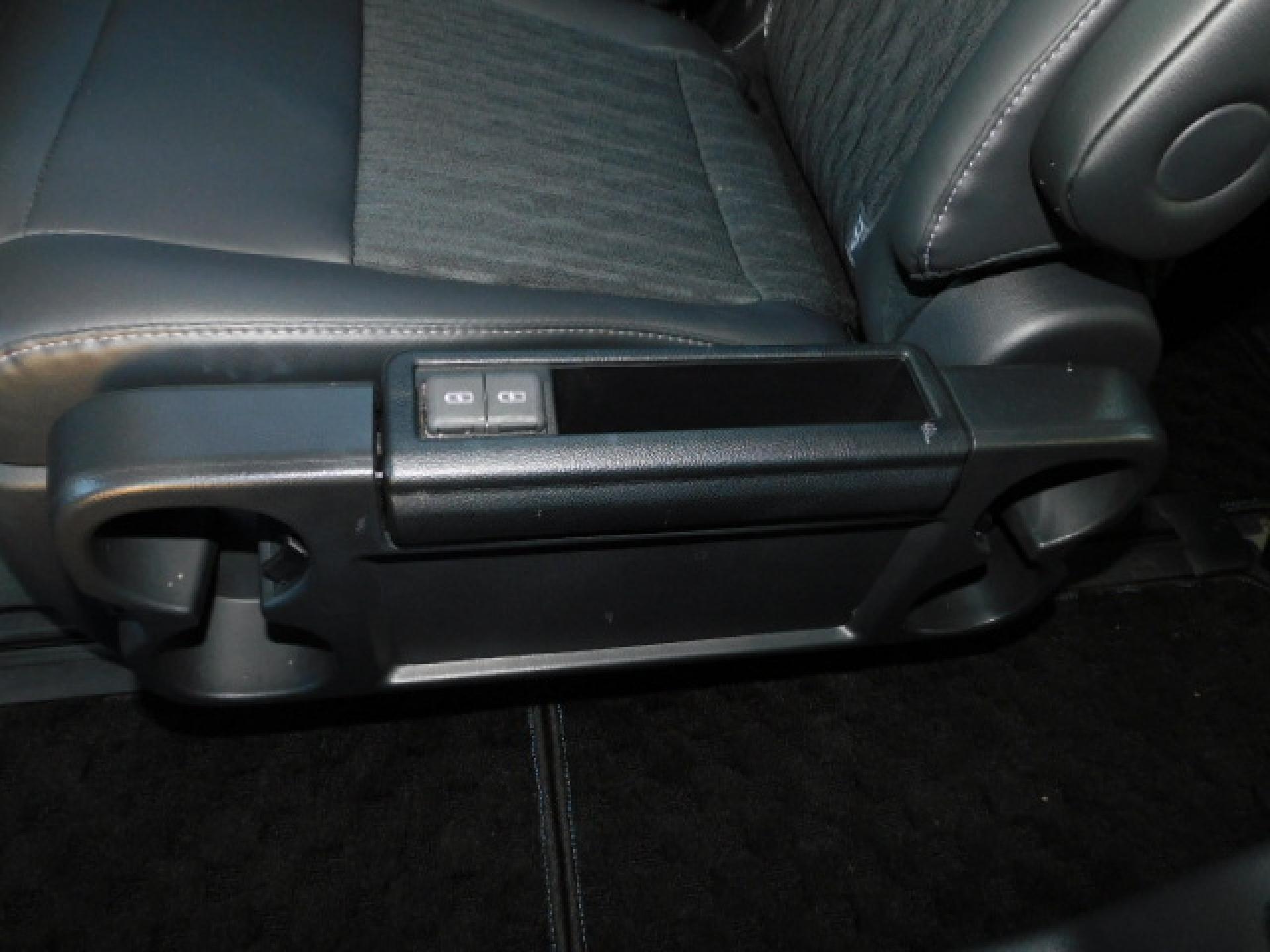 折りたたみ式セカンドシートサイドテーブル(カップホルダー×4・充電用USB×2)