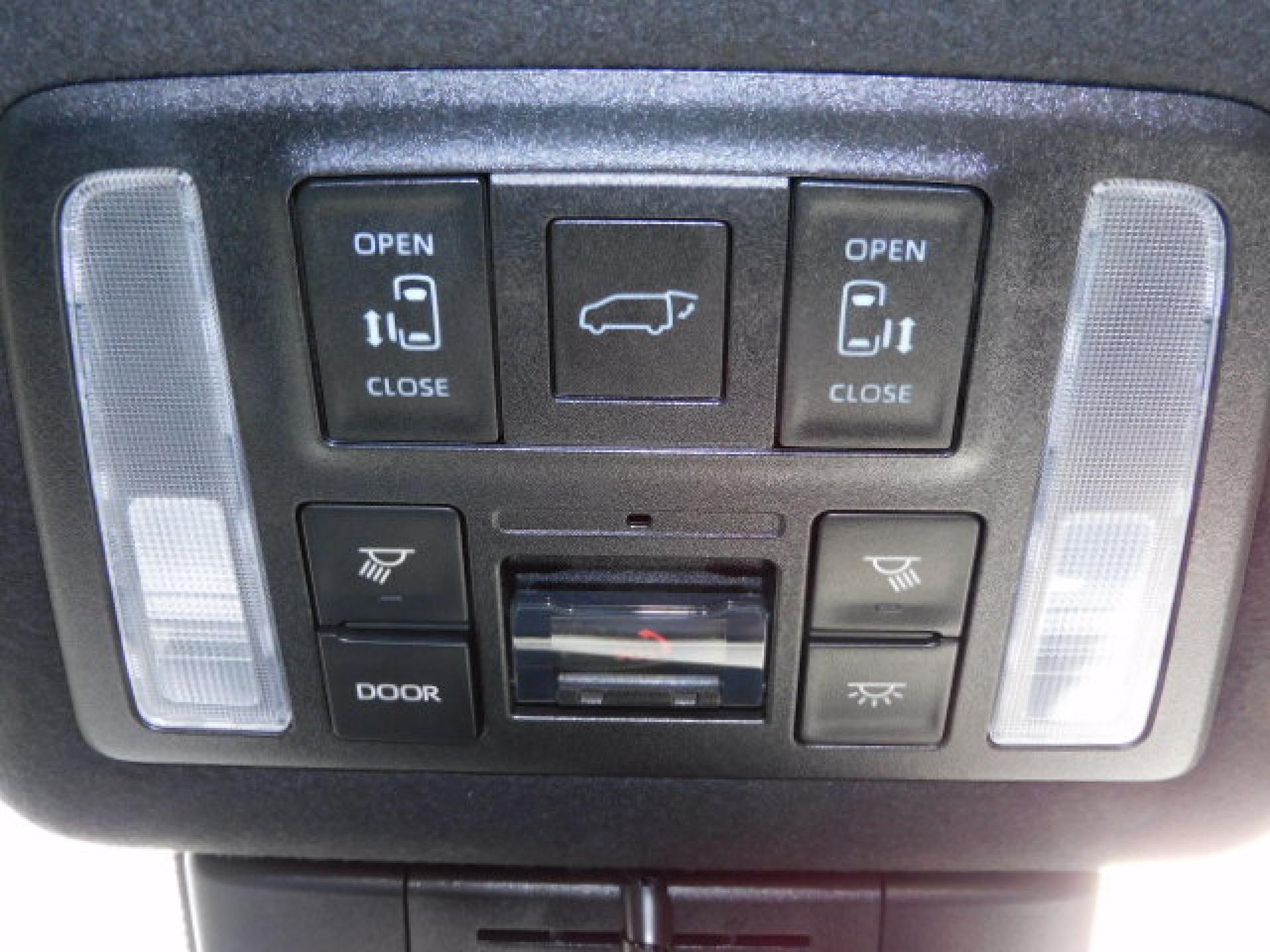 両側パワースライドドア、パワーバックドア(※)メーカーオプション快適利便パッケージHigh、ヘルプネットスイッチ