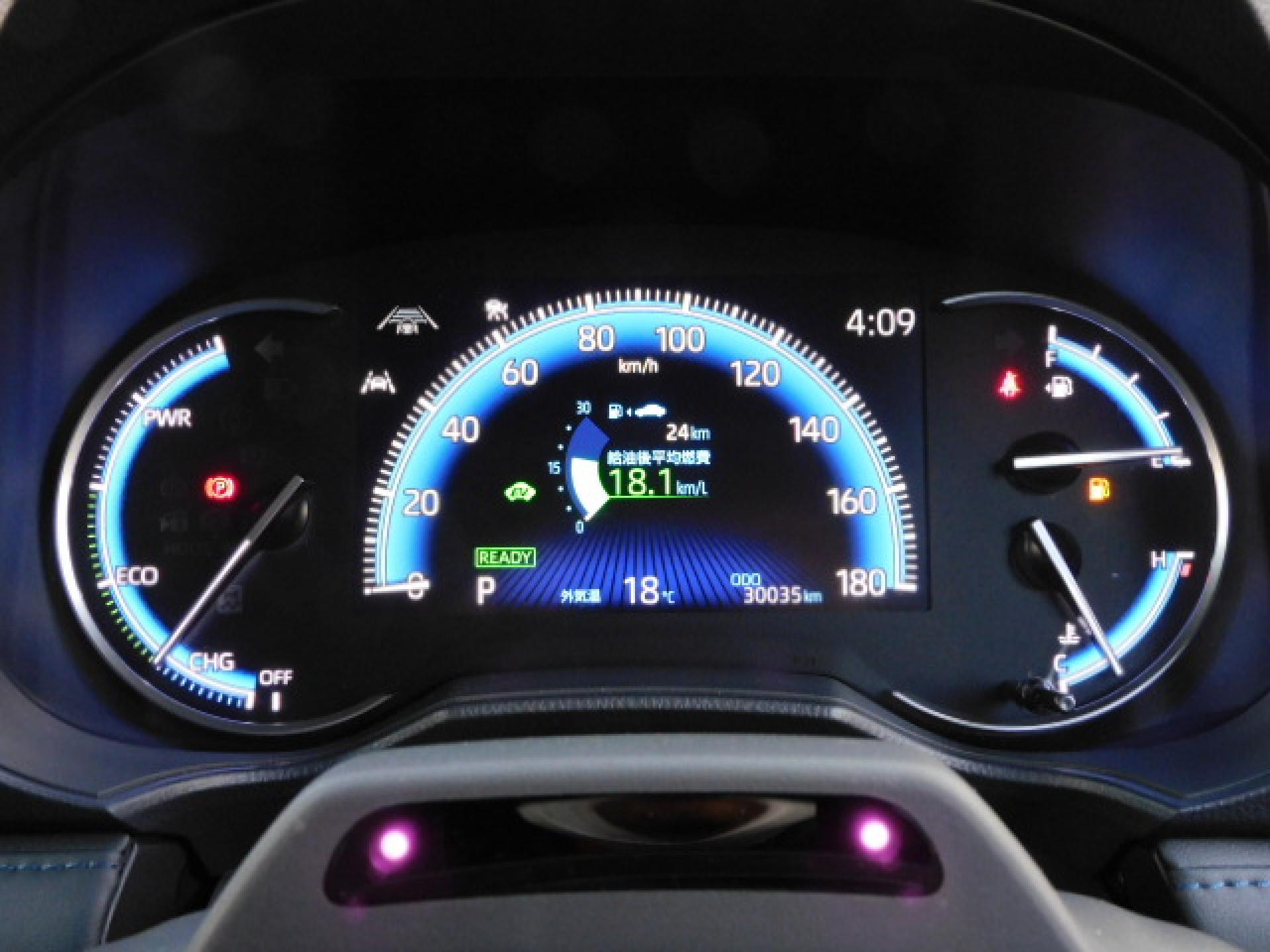 ハイブリッド専用オプティトロンメーター+7インチマルチインフォメーションディスプレイ、ドライバーモニターカメラ(※)メーカーオプション