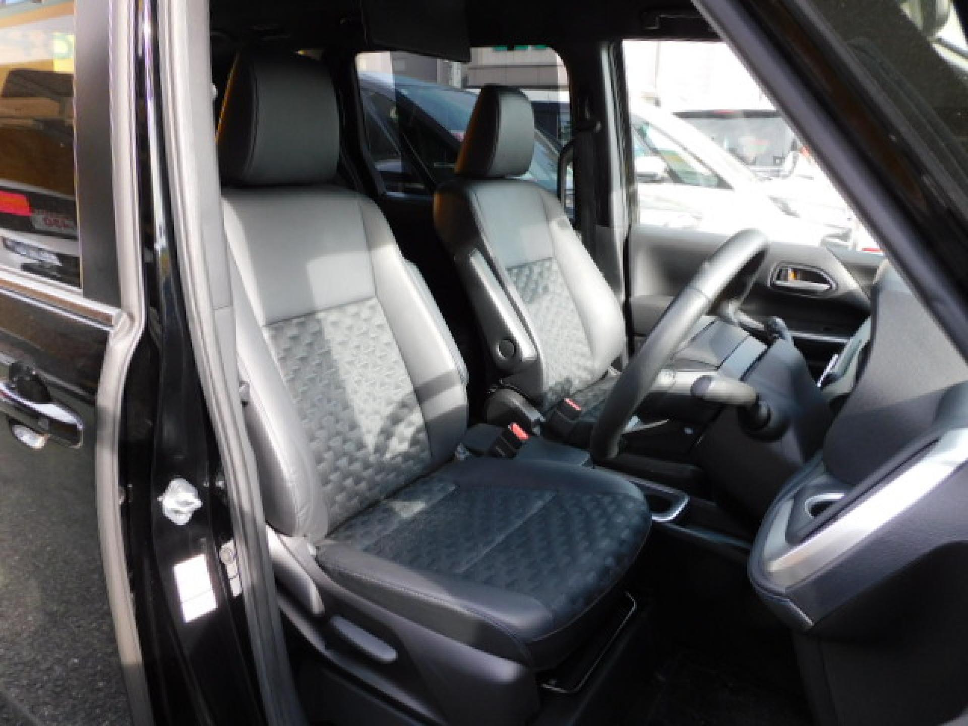 前席+2列目シートヒーター(※)メーカーオプション快適利便パッケージHigh