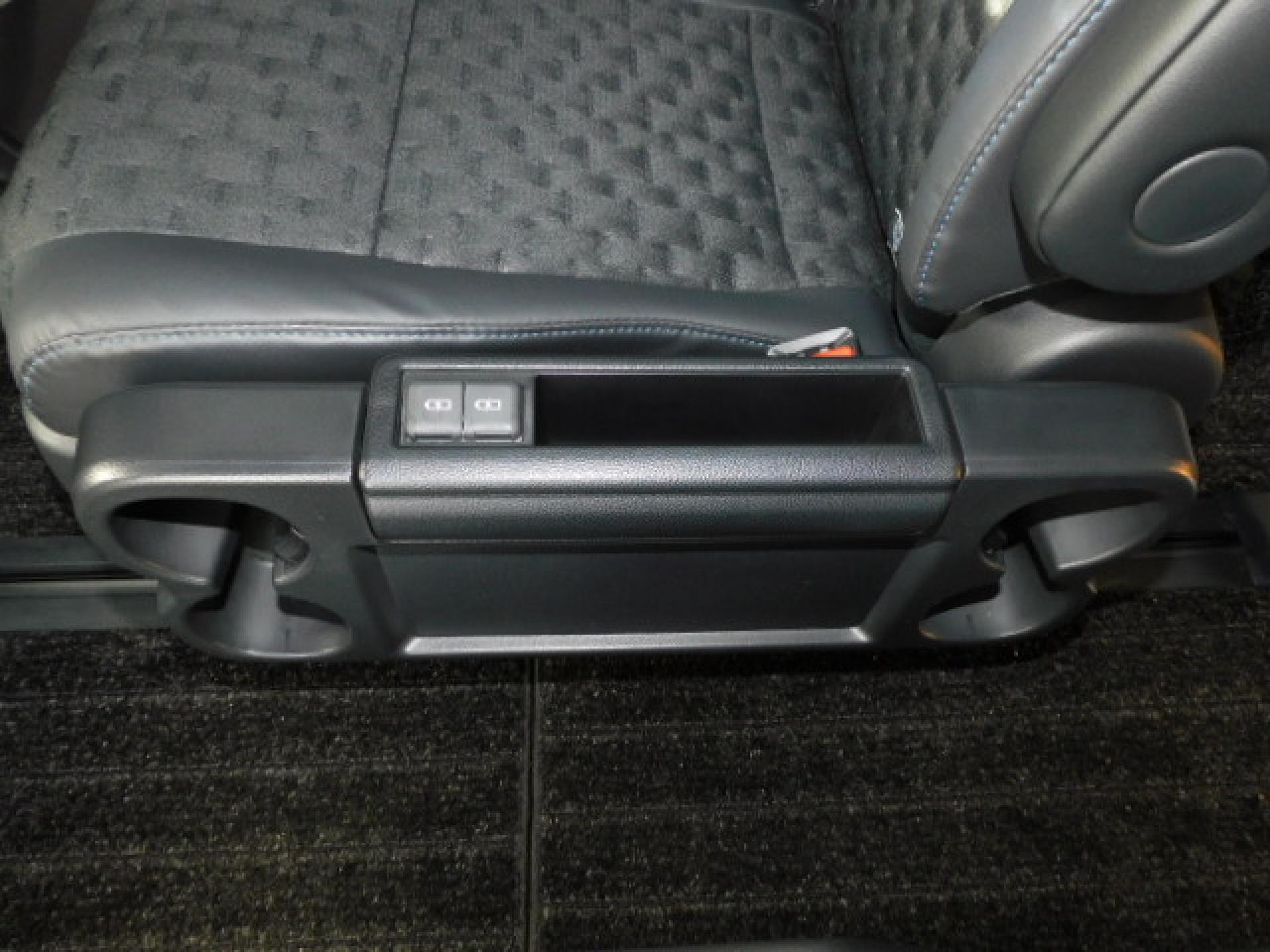 折りたたみ式セカンドシートサイドテーブル(カップホルダー×4・充電用USB×2)