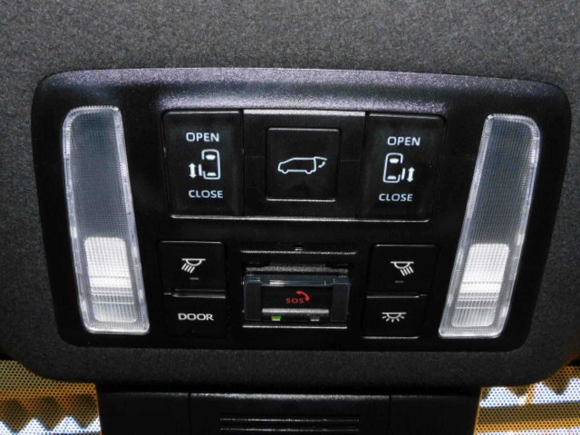 両側パワースライドドア、パワーバックドア（※）メーカーオプション快適利便パッケージHigh、ヘルプネットスイッチ