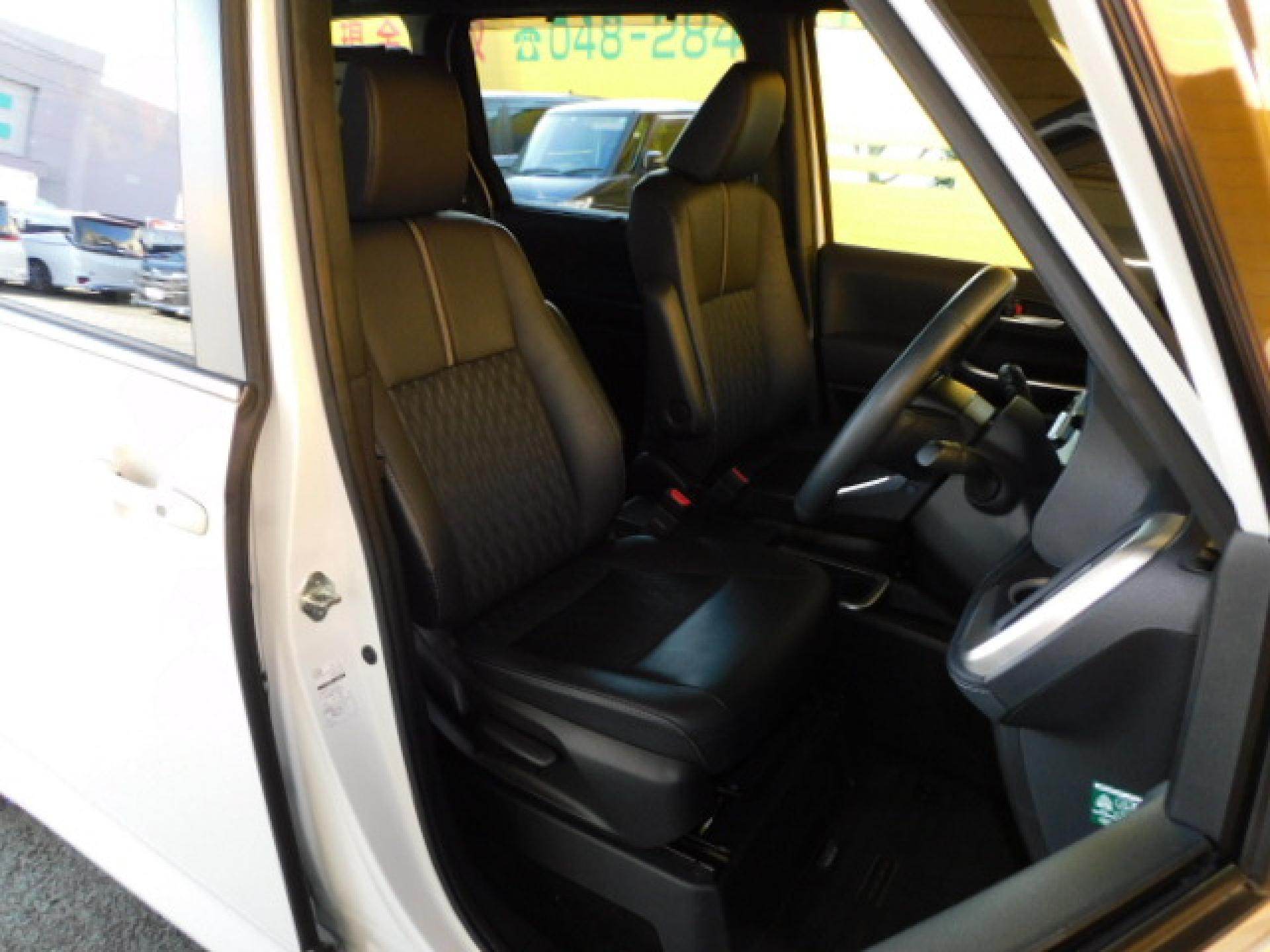 前席＋2列目シートヒーター（※）メーカーオプション快適利便パッケージHigh