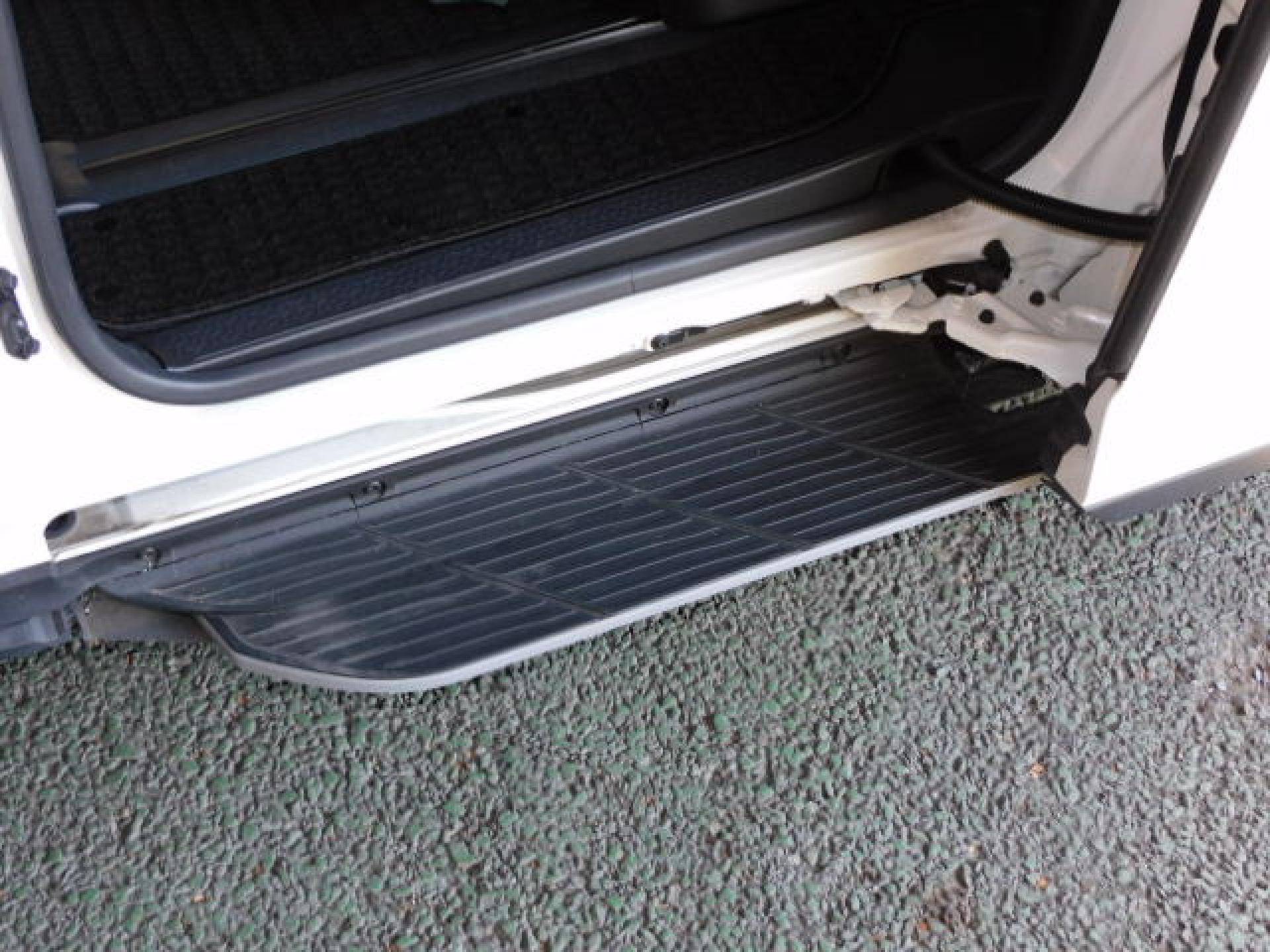 ユニバーサルステップ（※）メーカーオプション