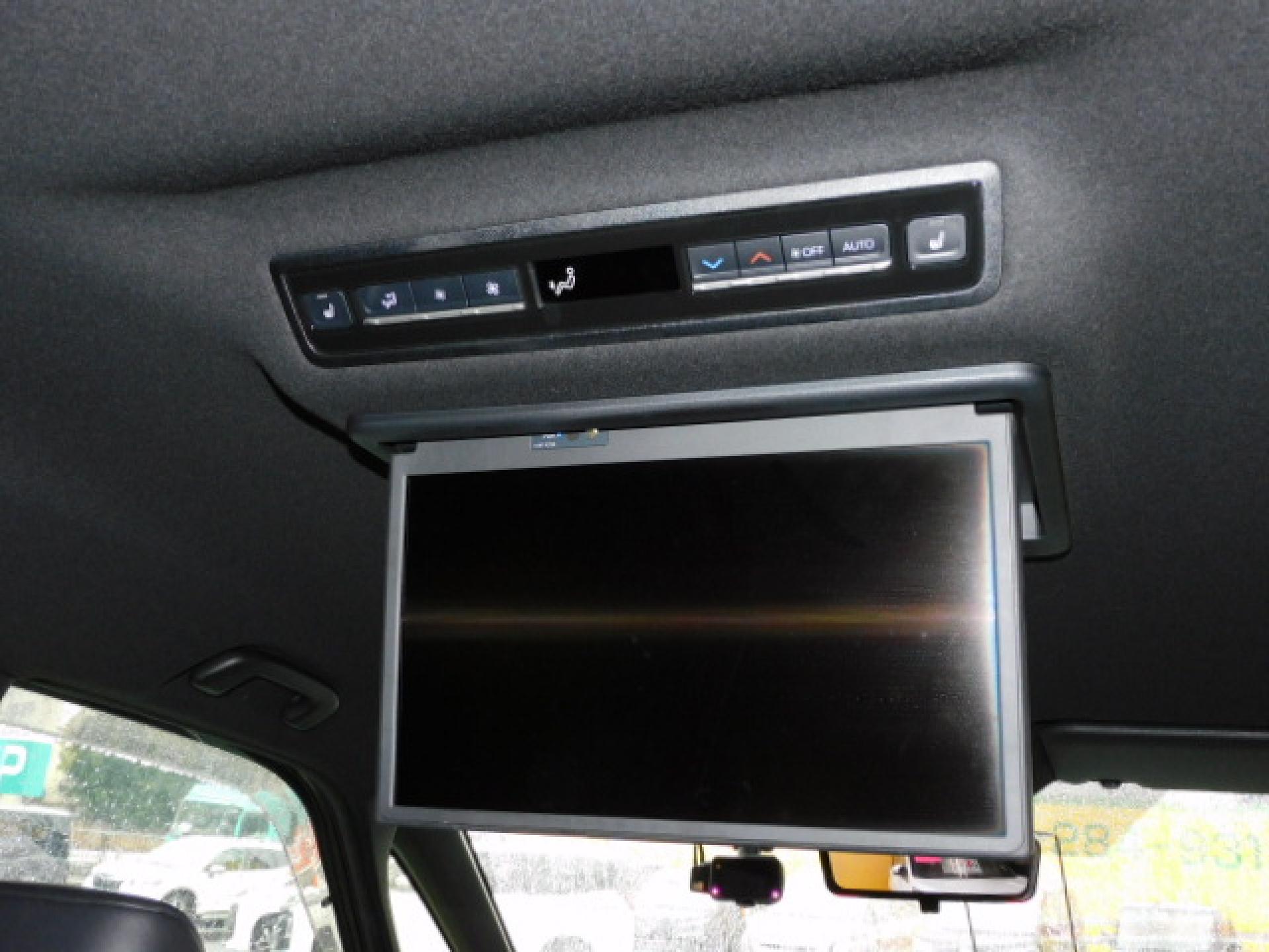 純正14インチ有機EL後席フリップダウンモニター（V14T-R72R）、後席オートエアコン、2列目シートヒーター（※）メーカーオプション快適利便パッケージHigh