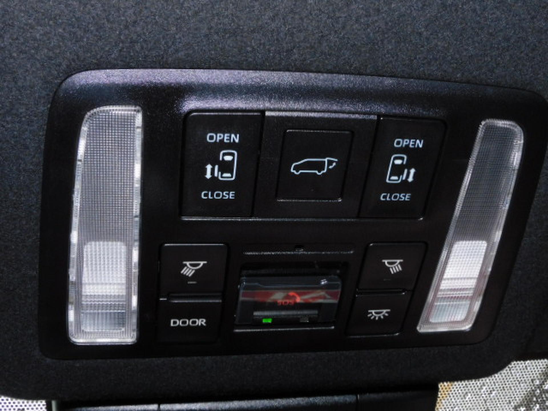 両側パワースライドドア、パワーバックドア（※）メーカーオプション快適利便パッケージHigh、ヘルプネットスイッチ