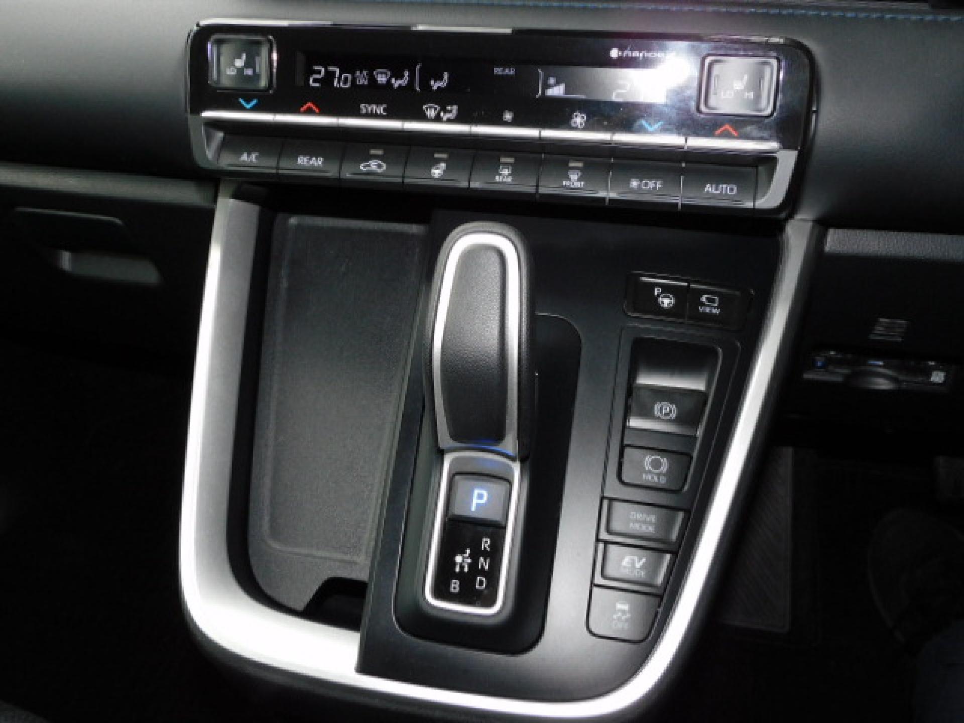 エレクトロシフトマチック（※）メーカーオプション トヨタチームメイト、ナノイーX・ステアリングヒーター（※）メーカーオプション快適利便パッケージHigh