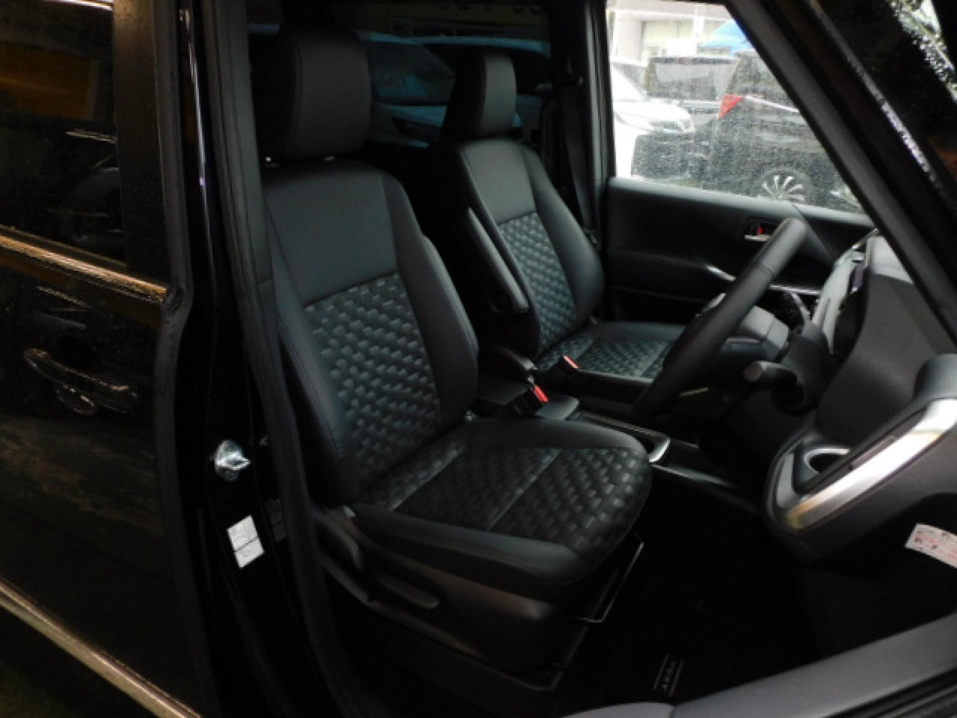 前席＋2列目シートヒーター（※）メーカーオプション快適利便パッケージHigh