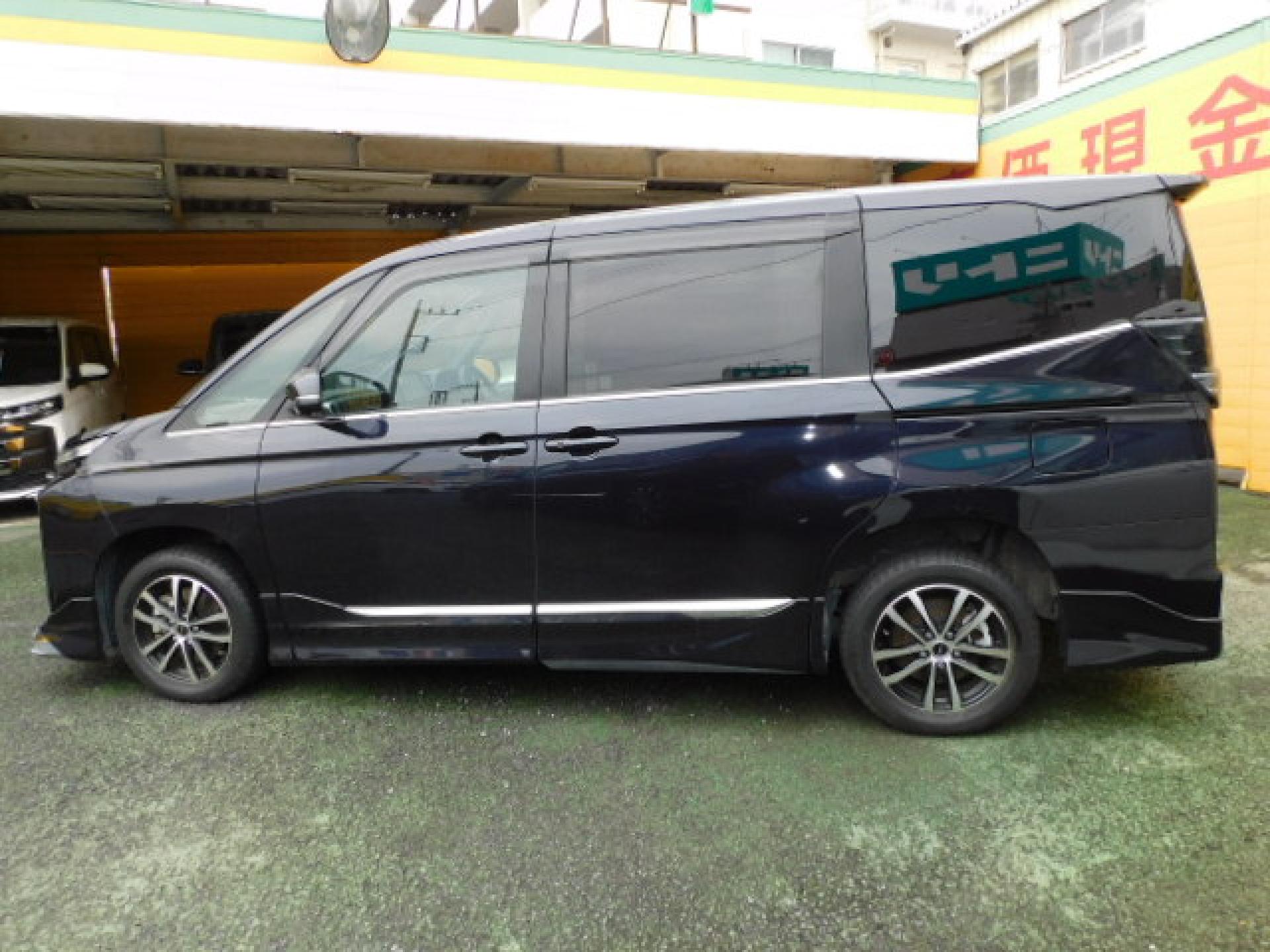 スパークリングブラックパール！ハンズフリーパワースライドドア（※）メーカーオプション快適利便パッケージHigh、ユニバーサルステップ（助手席側）（※）メーカーオプション