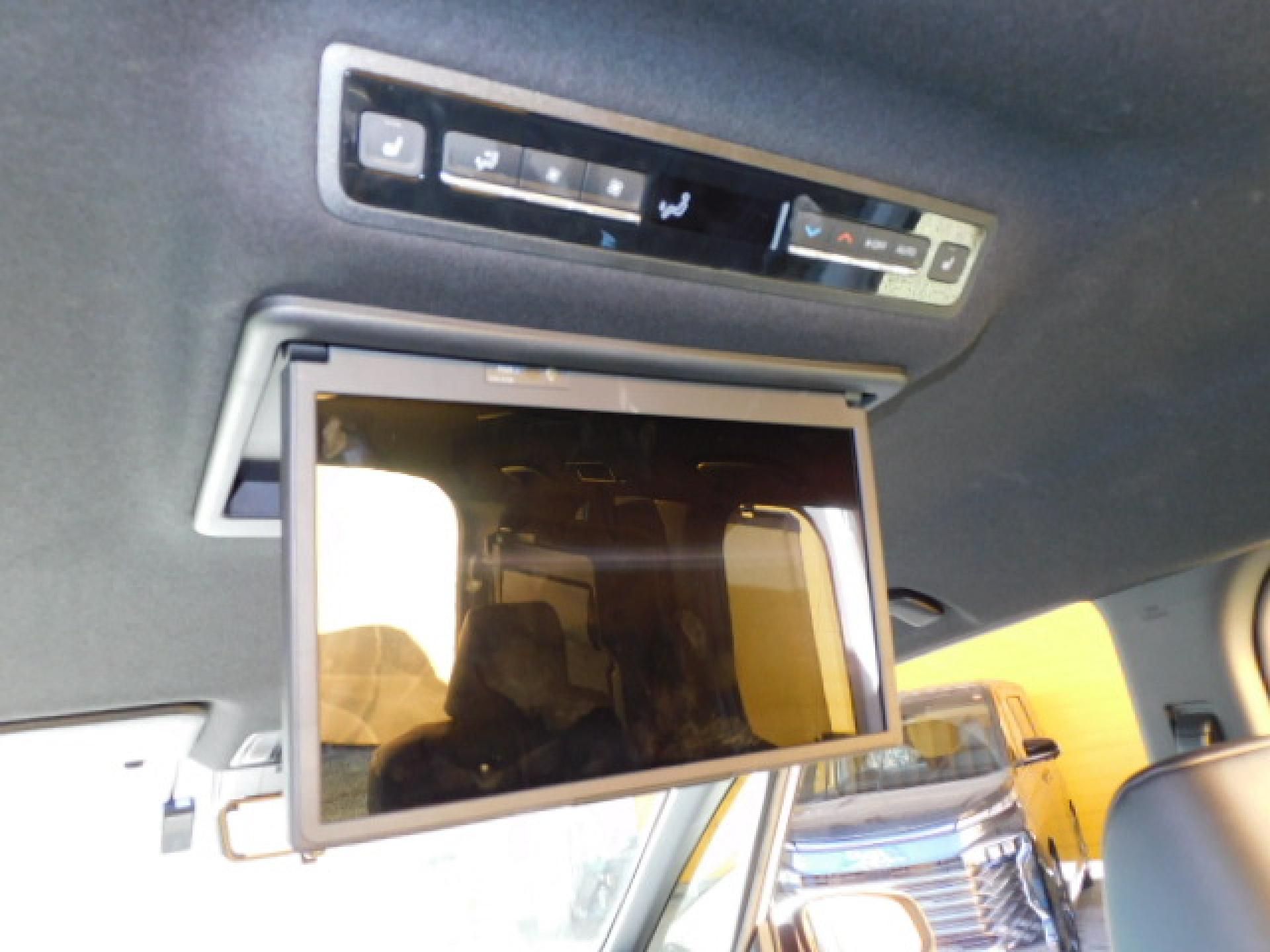 純正14インチ有機EL後席フリップダウンモニター（V14T-R72R）、後席オートエアコン、2列目シートヒーター（※）メーカーオプション快適利便パッケージHigh