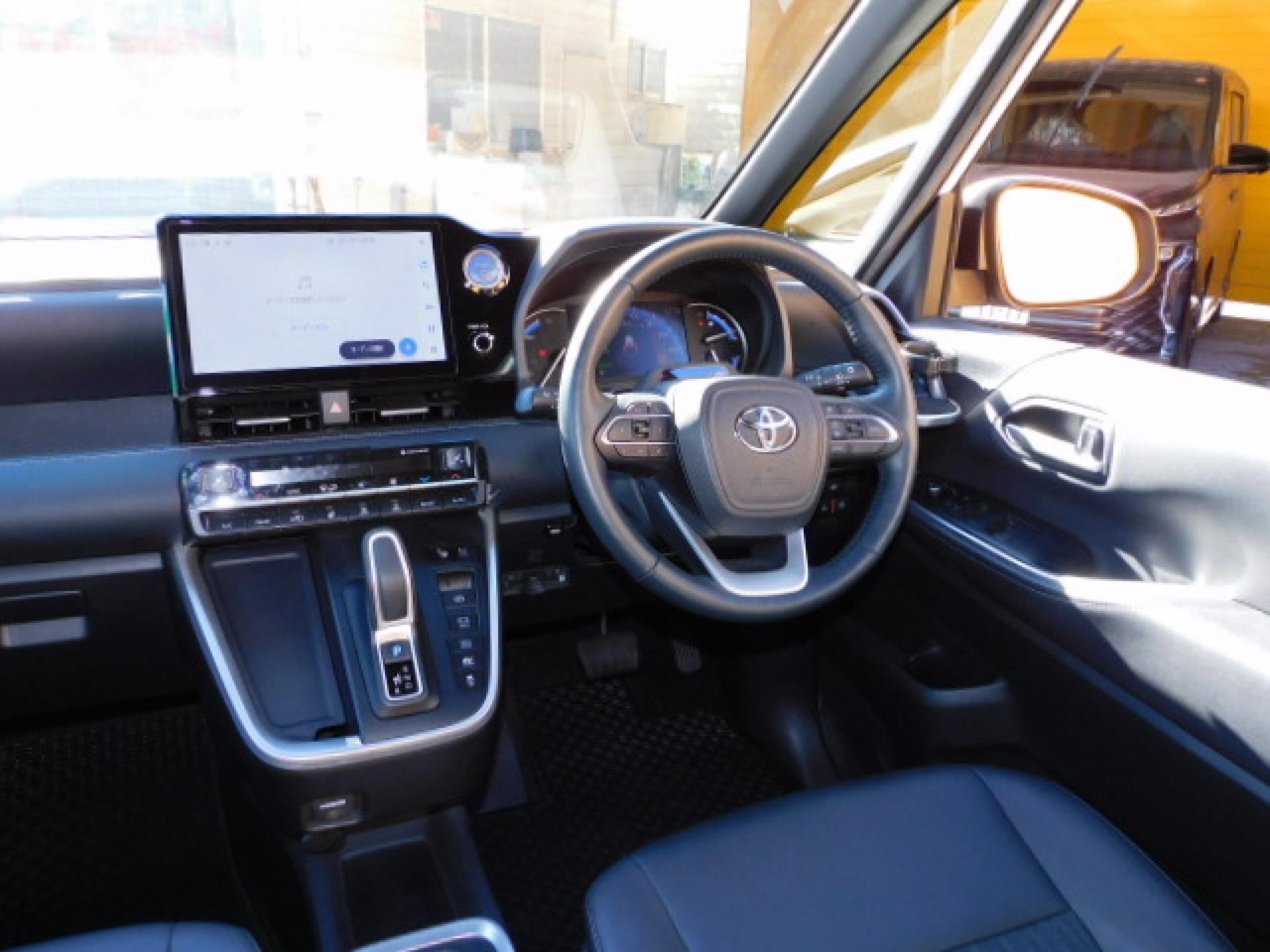 10.5インチディスプレイオーディオPlus＆パノラミックビューモニター、カラーヘッドアップディスプレイ＋デジタルインナーミラー（※）メーカーオプション ドライビングサポートパッケージ