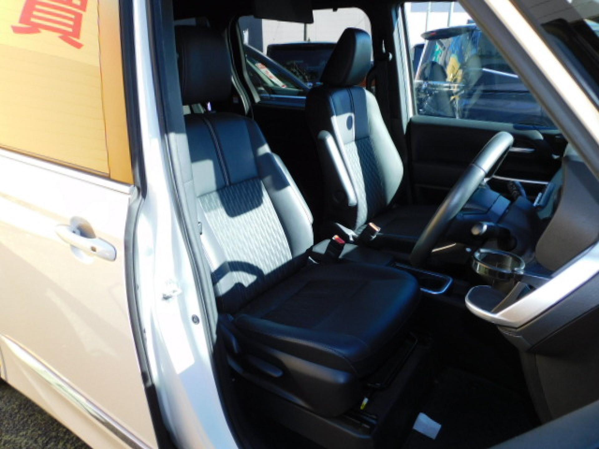 前席＋2列目シートヒーター（※）メーカーオプション快適利便パッケージHigh