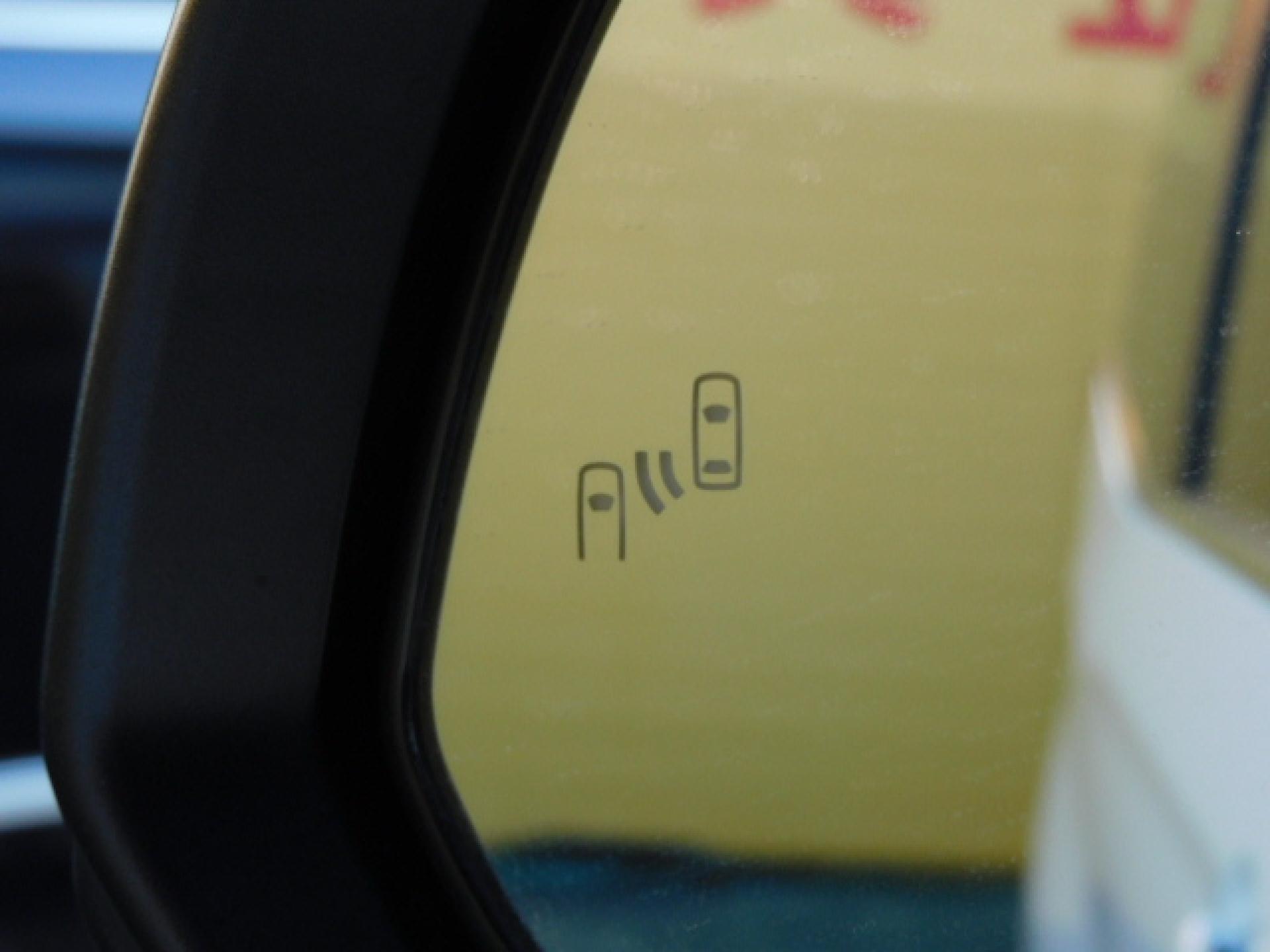 ブラインドスポットモニター＋安心降車アシスト（※）メーカーオプション