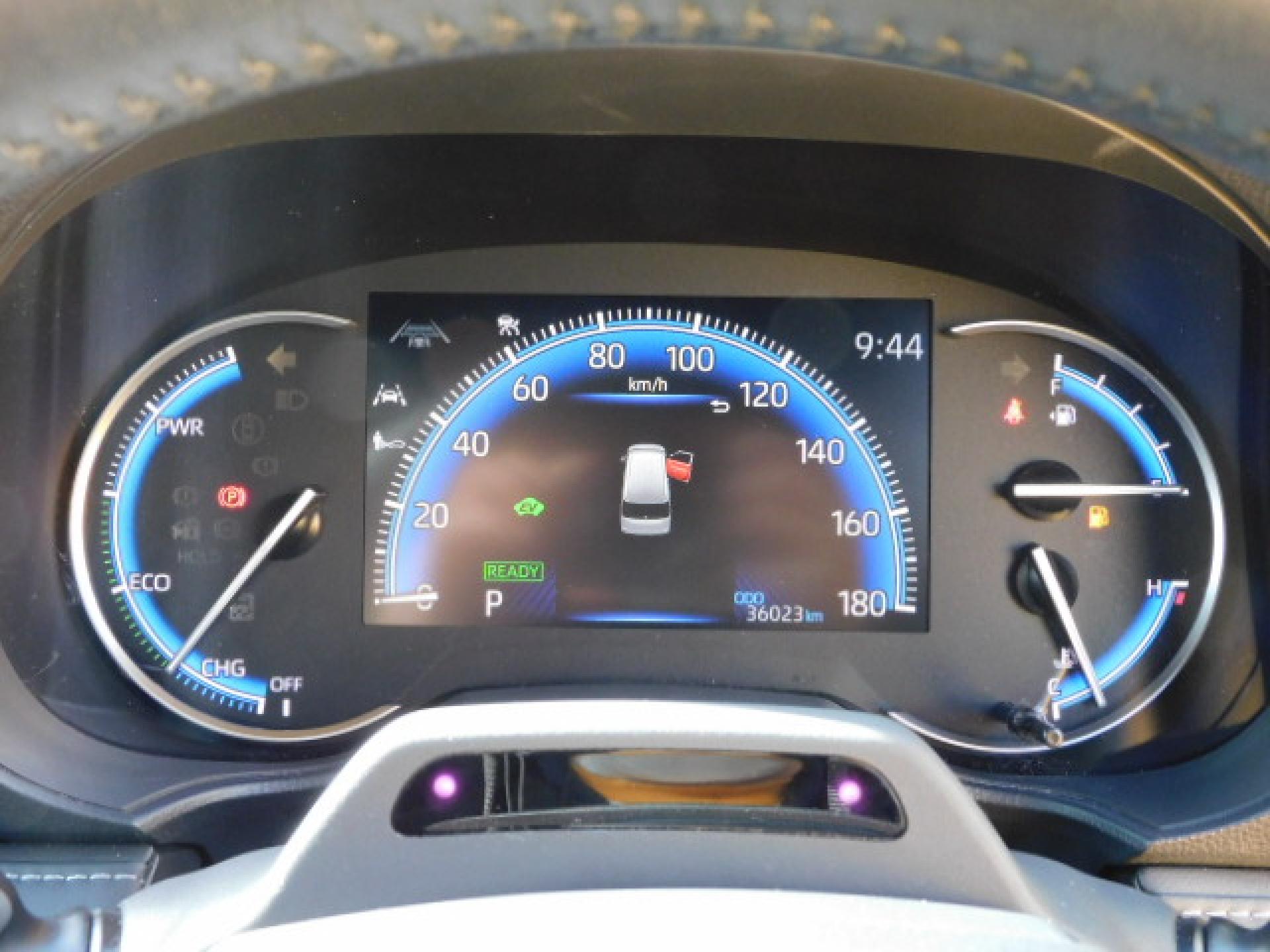 ハイブリッド専用オプティトロンメーター＋7インチマルチインフォメーションディスプレイ、ドライバーモニターカメラ（※）メーカーオプション