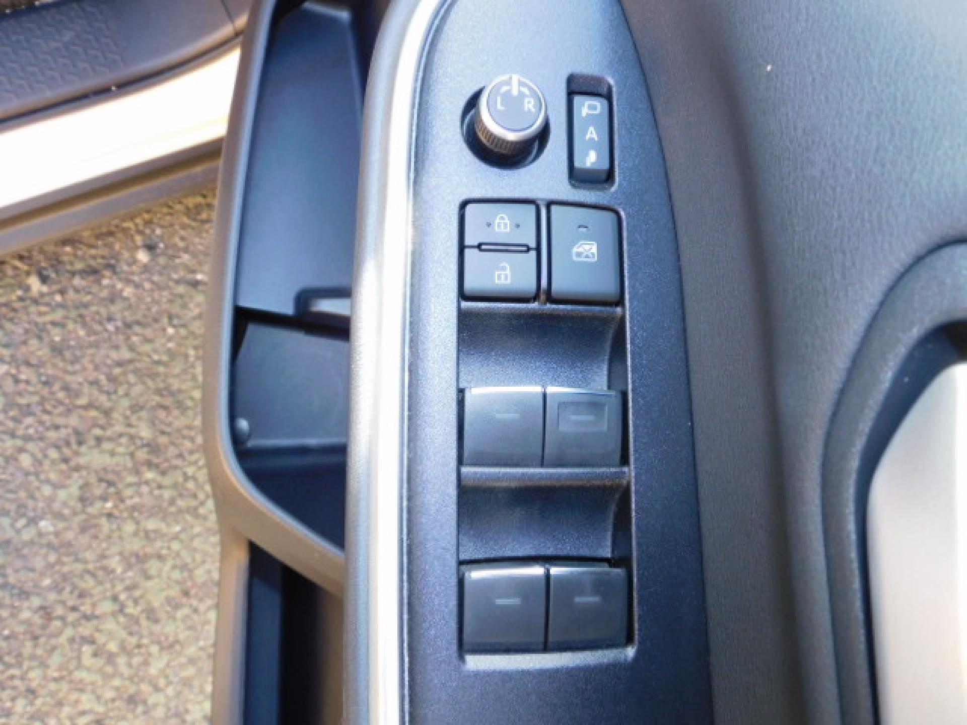 運転席ドアスイッチ