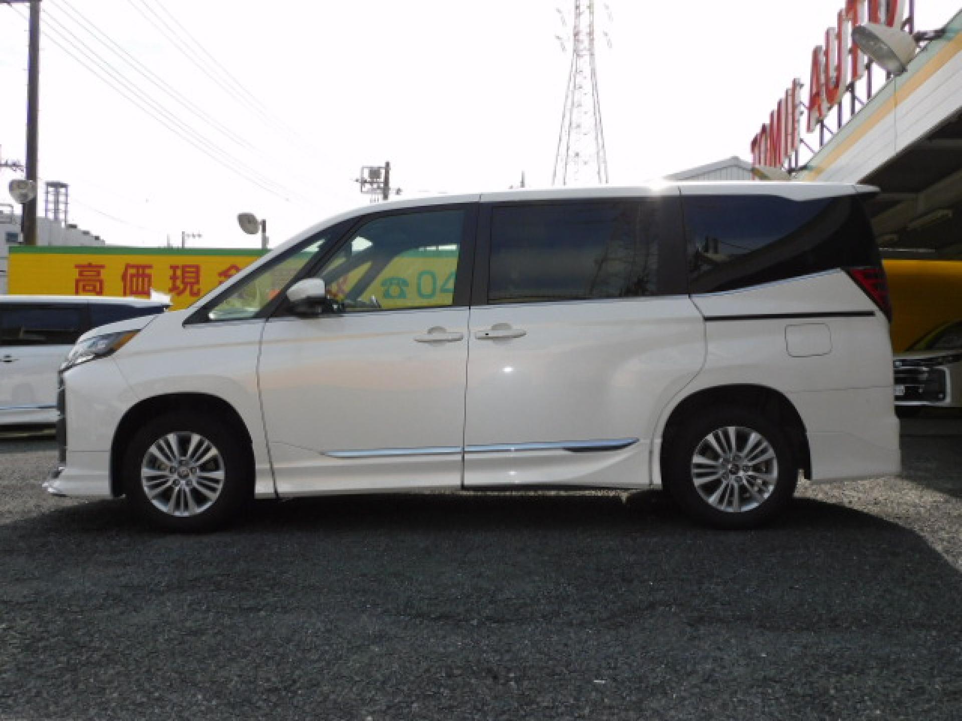 ホワイトパールクリスタルシャイン！ハンズフリーパワースライドドア（※）メーカーオプション快適利便パッケージHigh、ユニバーサルステップ（助手席側）（※）メーカーオプション