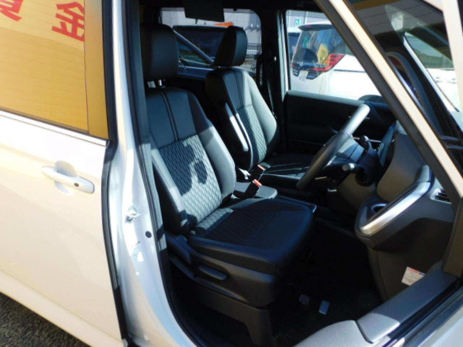 前席＋2列目シートヒーター（※）メーカーオプション快適利便パッケージHigh