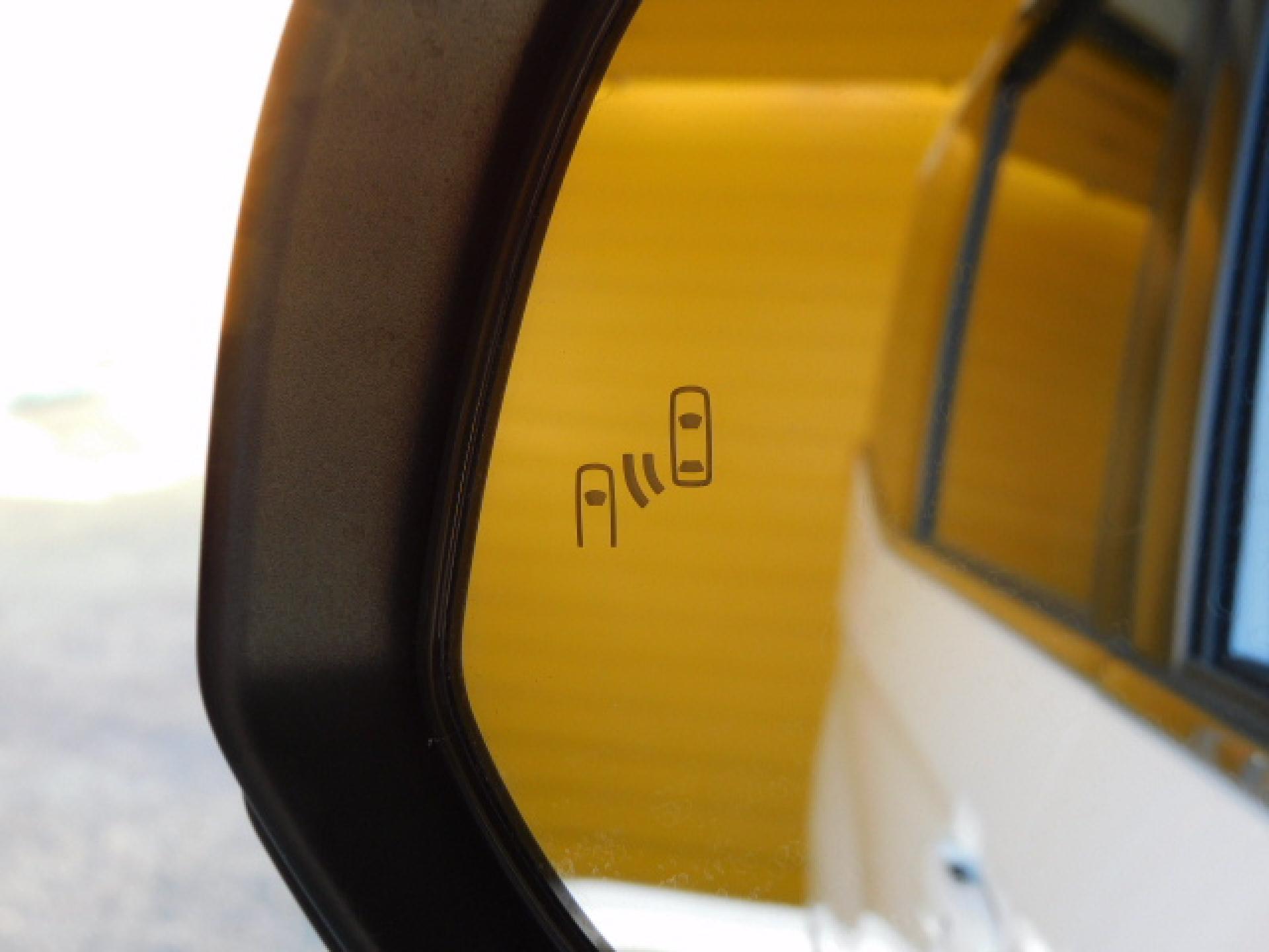 ブラインドスポットモニター＋安心降車アシスト（※）メーカーオプション