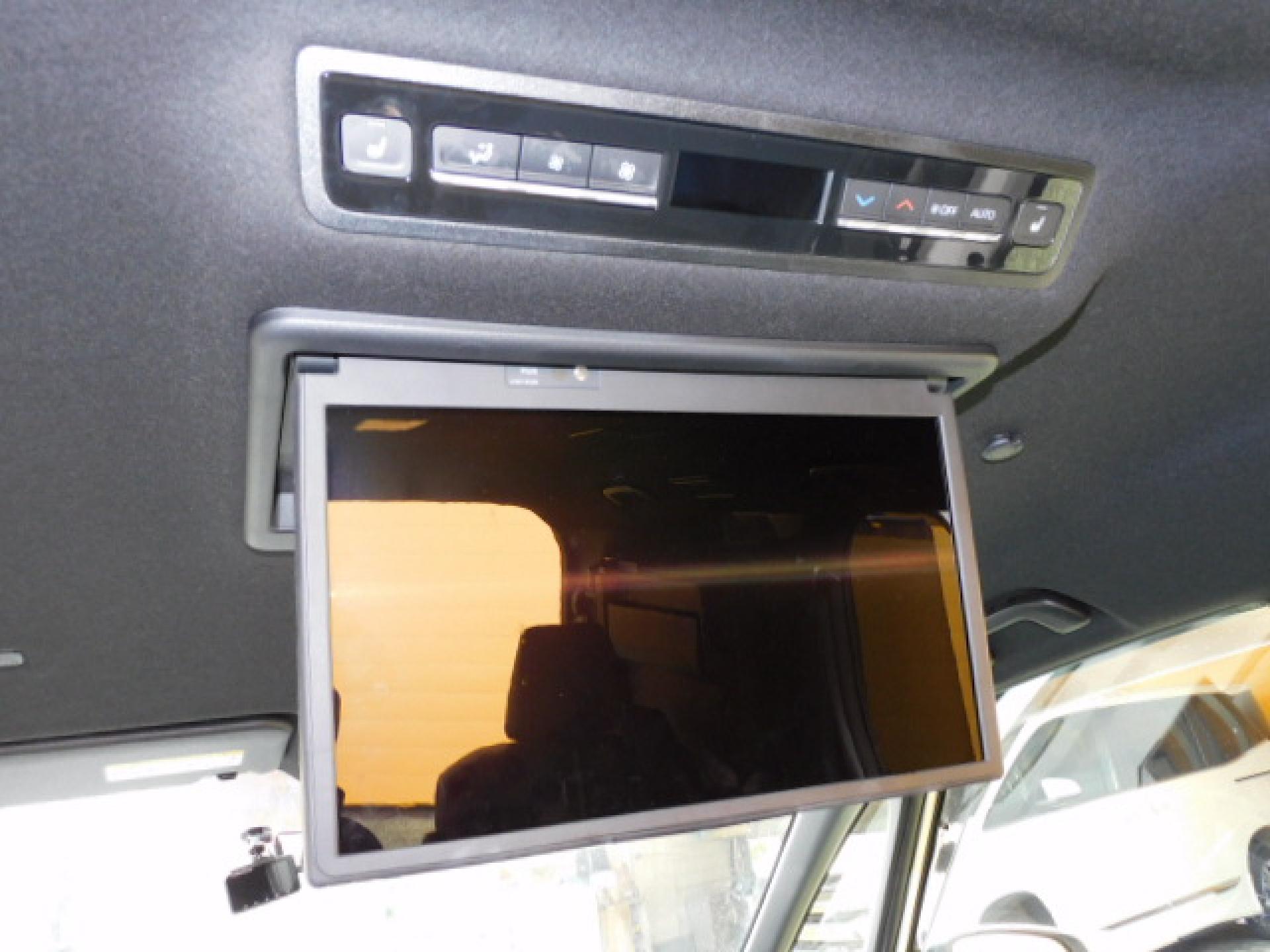 純正14インチ有機EL後席フリップダウンモニター(V14T-R72R)、後席オートエアコン、2列目シートヒーター(※)メーカーオプション快適利便パッケージHigh