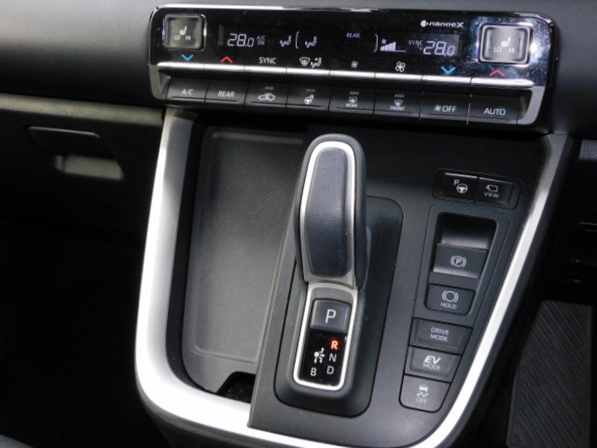 エレクトロシフトマチック(※)メーカーオプション トヨタチームメイト、ナノイーX・ステアリングヒーター(※)メーカーオプション快適利便パッケージHigh