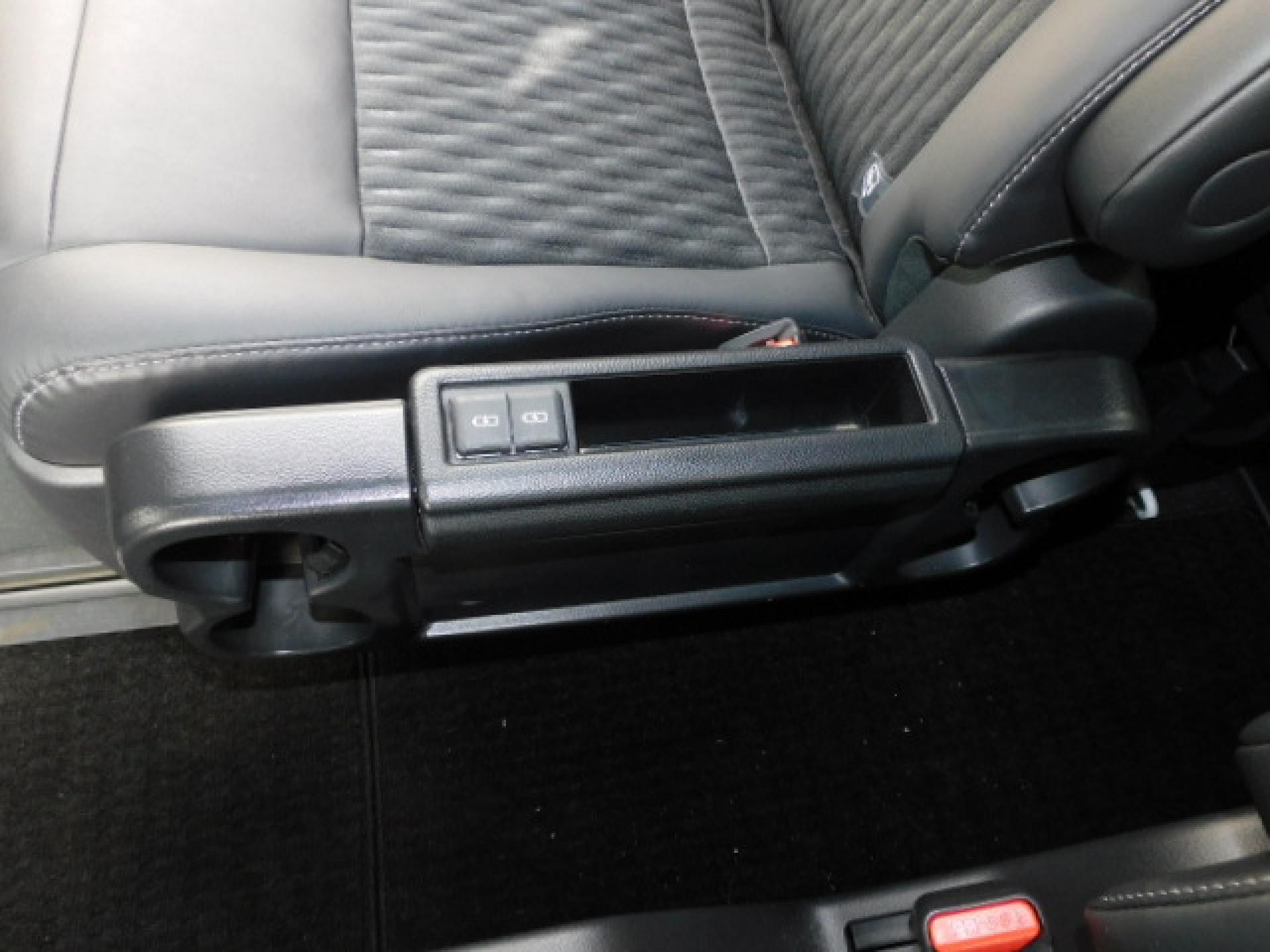 折りたたみ式セカンドシートサイドテーブル(カップホルダー×4・充電用USB×2)