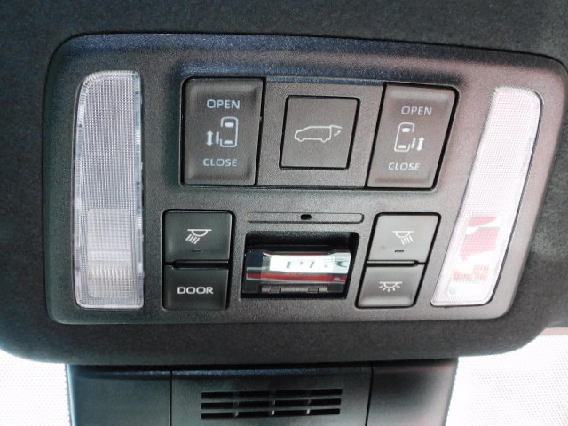 両側パワースライドドア、パワーバックドア（※）メーカーオプション快適利便パッケージHigh、ヘルプネットスイッチ