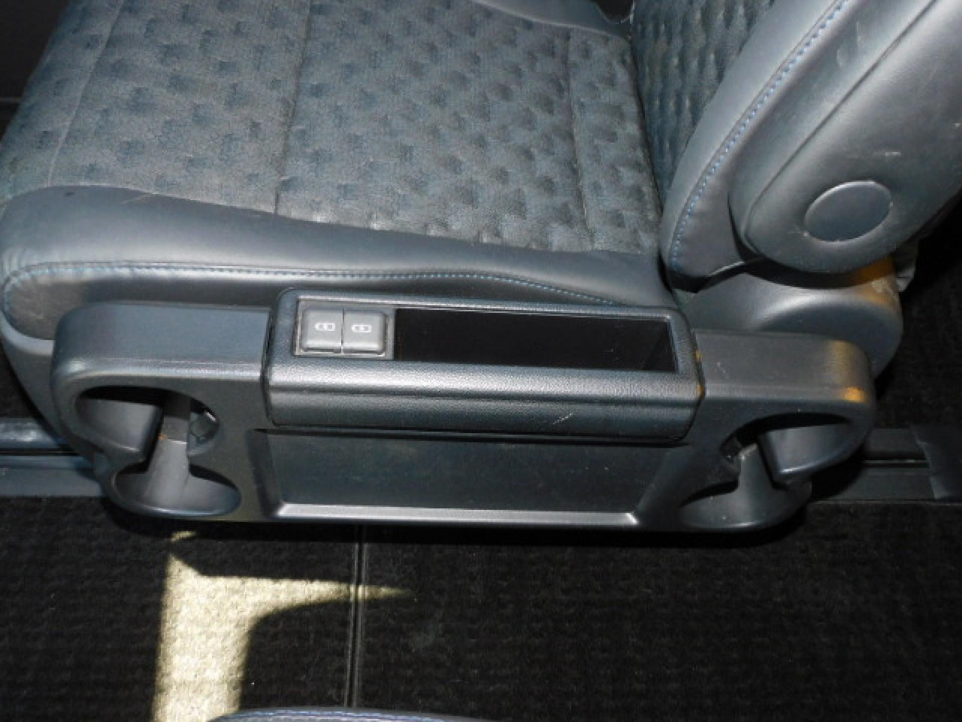 折りたたみ式セカンドシートサイドテーブル（カップホルダー×4・充電用USB×2）