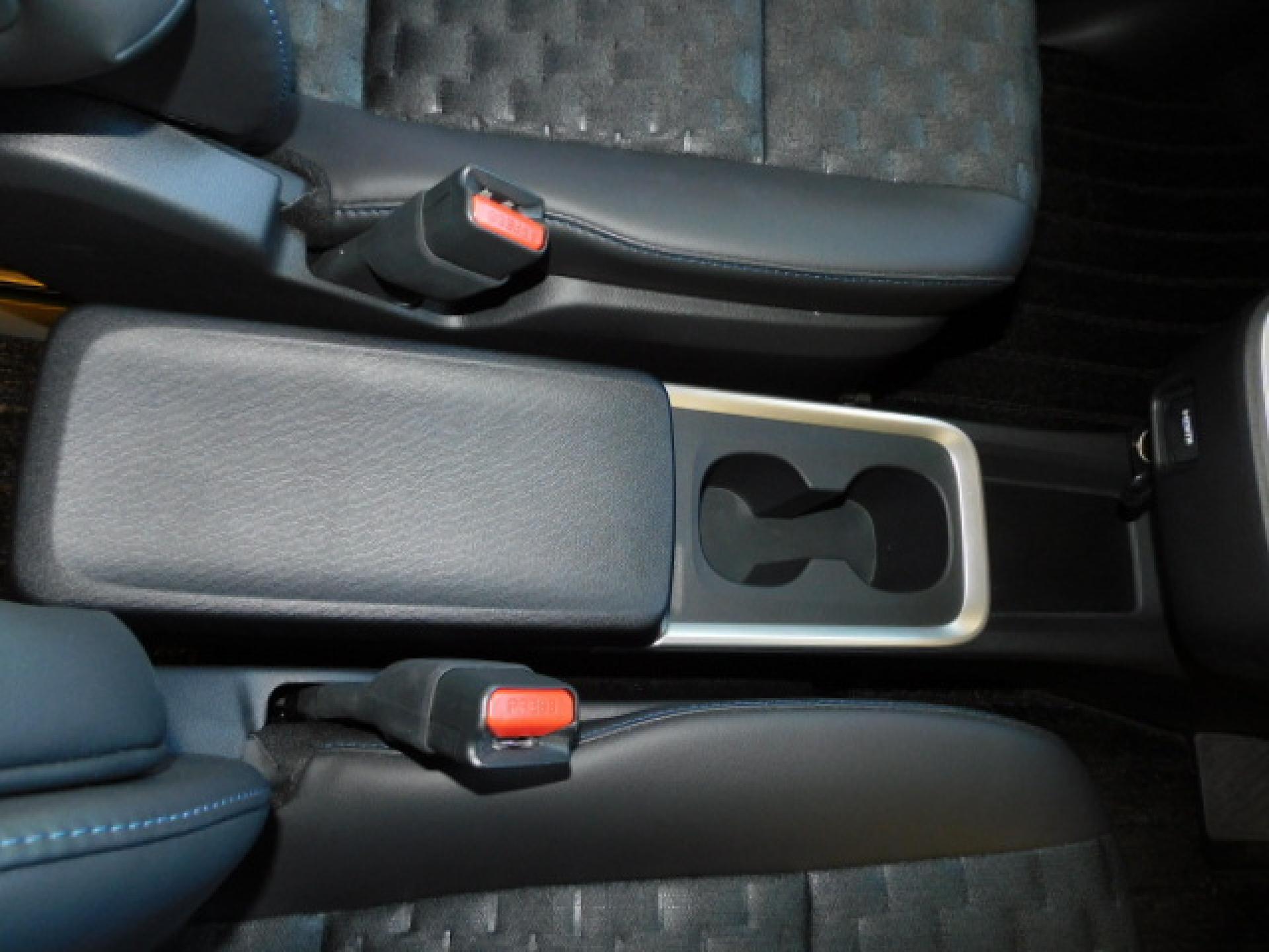 インパネ一体型センターコンソールボックス（アッパートレイ・カップホルダー×2・リアボックス付）