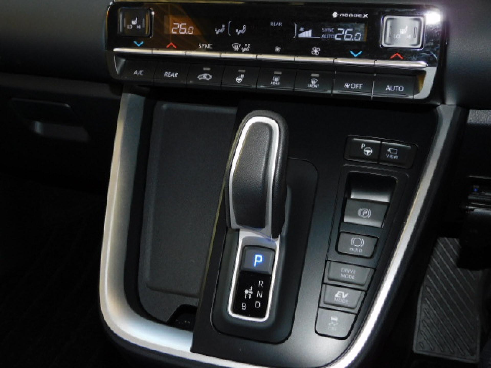 エレクトロシフトマチック（※）メーカーオプション トヨタチームメイト、ナノイーX・ステアリングヒーター（※）メーカーオプション快適利便パッケージHigh