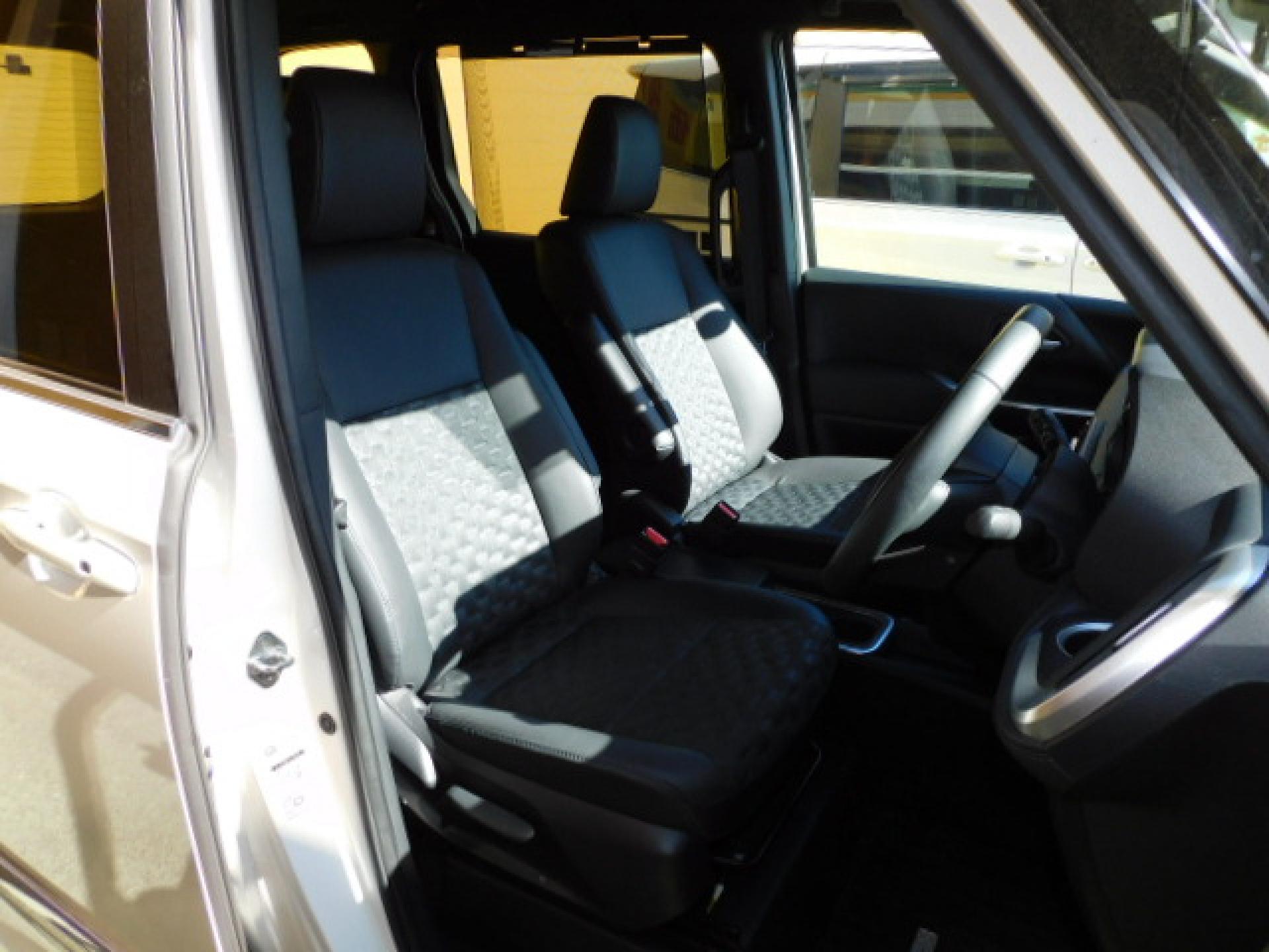 前席＋2列目シートヒーター（※）メーカーオプション快適利便パッケージHigh