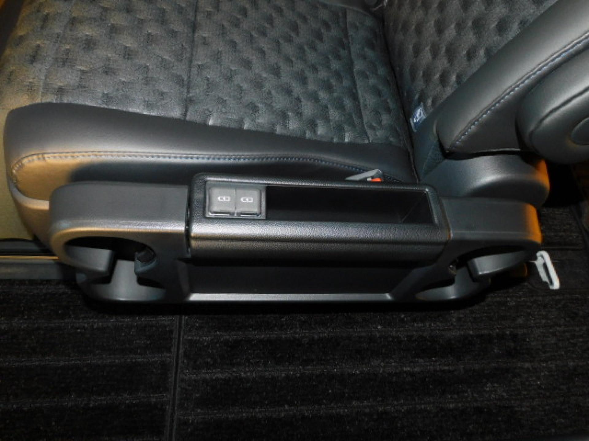 折りたたみ式セカンドシートサイドテーブル（カップホルダー×4・充電用USB×2）