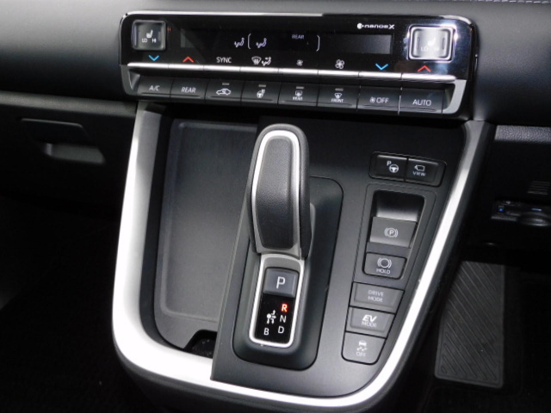 エレクトロシフトマチック（※）メーカーオプション トヨタチームメイト、ナノイーX・ステアリングヒーター（※）メーカーオプション快適利便パッケージHigh