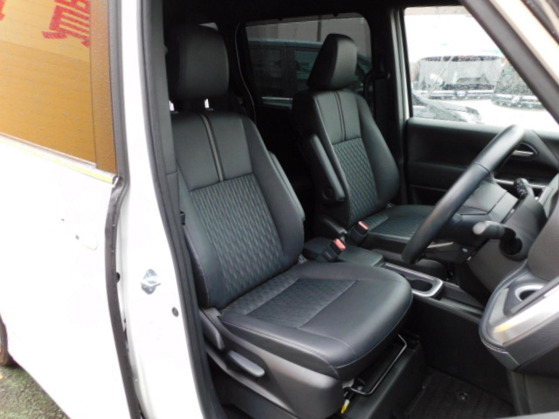 前席＋2列目シートヒーター（※）メーカーオプション快適利便パッケージHigh