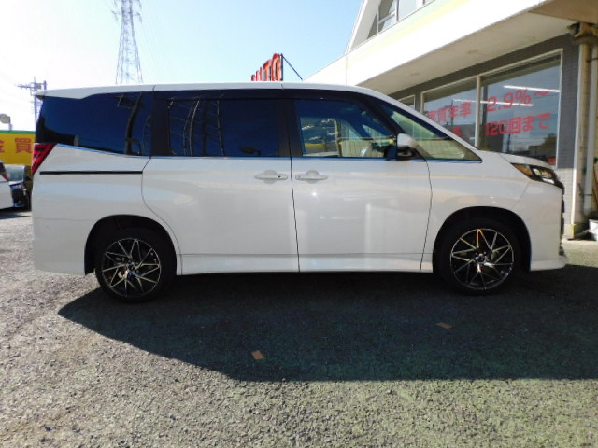 4年　ノアHV　S-Z　E-Four 4WD　寒冷地仕様　快適利便パッケージHigh＆トヨタチームメイト！！