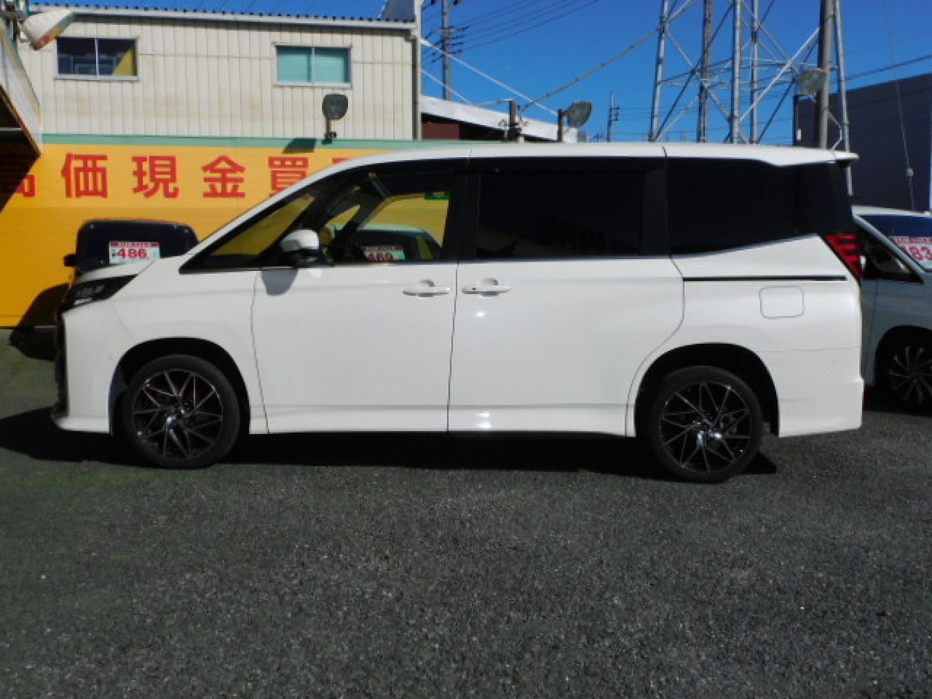 ホワイトパールクリスタルシャイン！ハンズフリーパワースライドドア（※）メーカーオプション快適利便パッケージHigh、ユニバーサルステップ（助手席側）（※）メーカーオプション