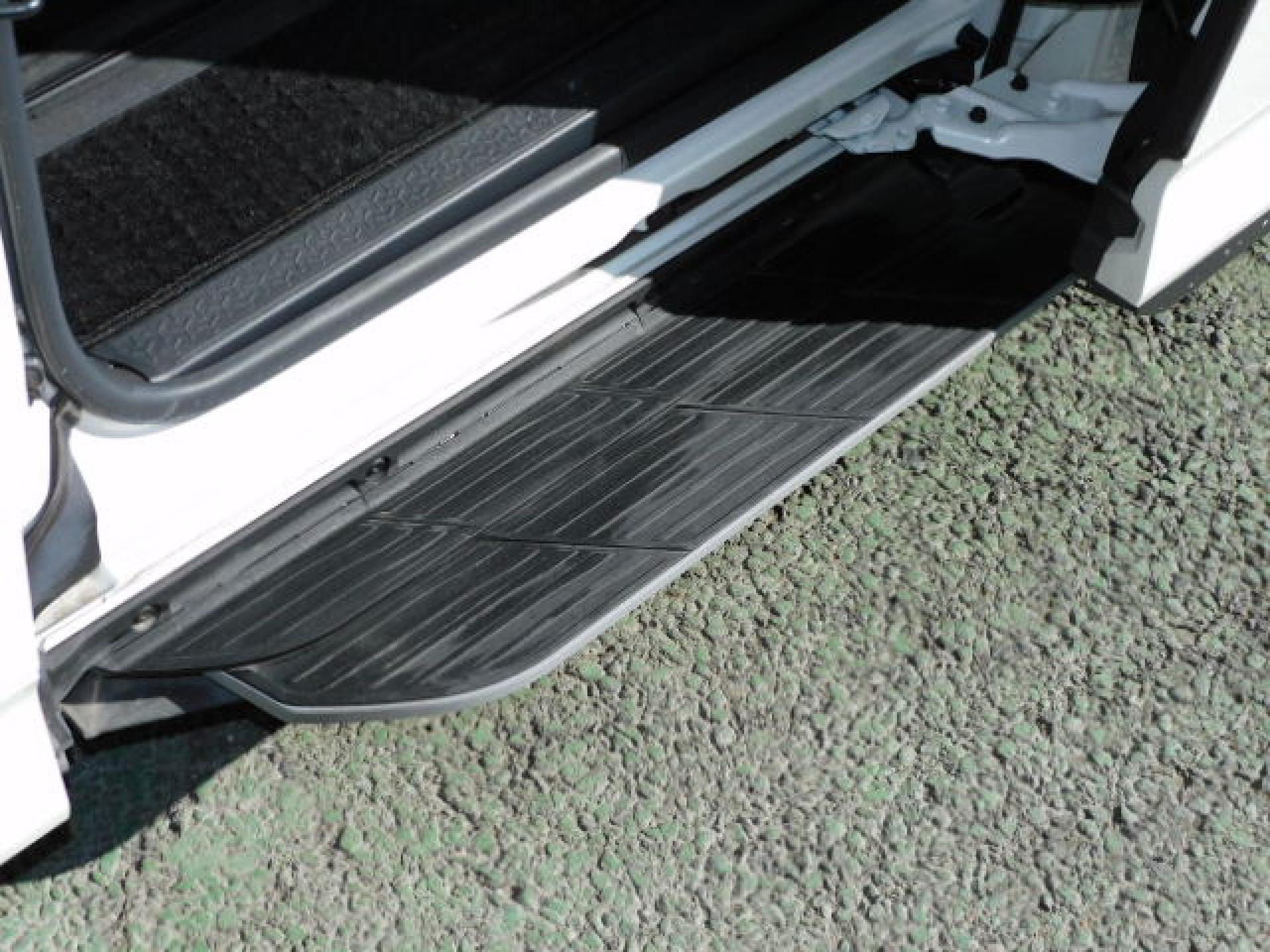 ユニバーサルステップ（※）メーカーオプション