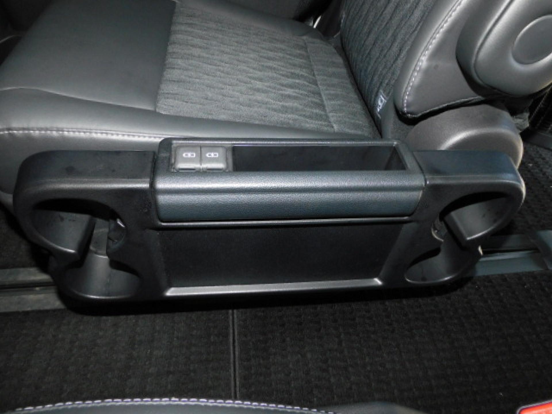 折りたたみ式セカンドシートサイドテーブル（カップホルダー×4・充電用USB×2）