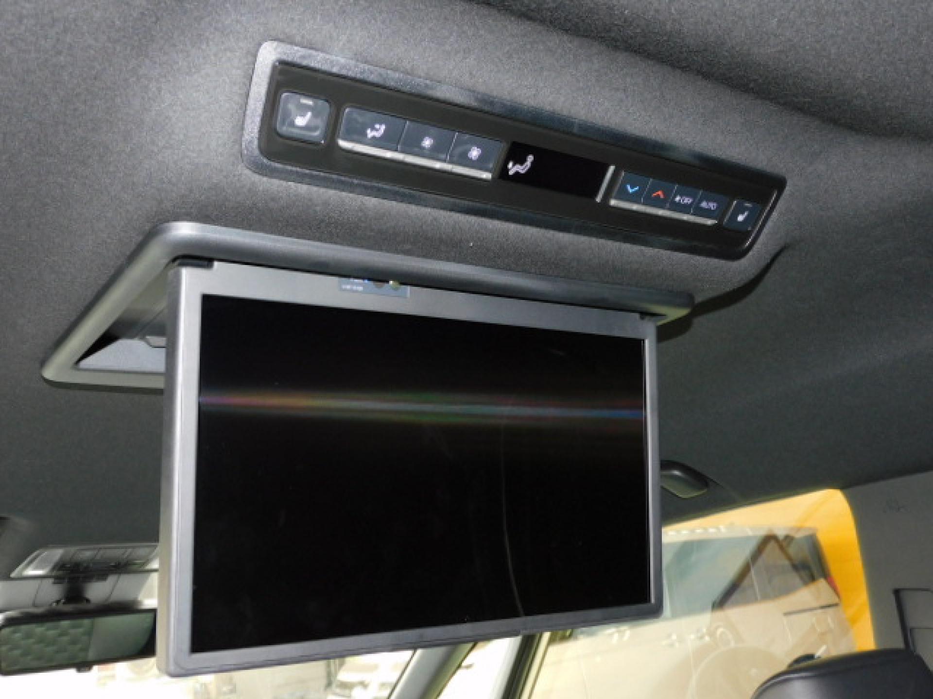 純正14インチ有機EL後席フリップダウンモニター（V14T-R72R）、後席オートエアコン、2列目シートヒーター（※）メーカーオプション快適利便パッケージHigh