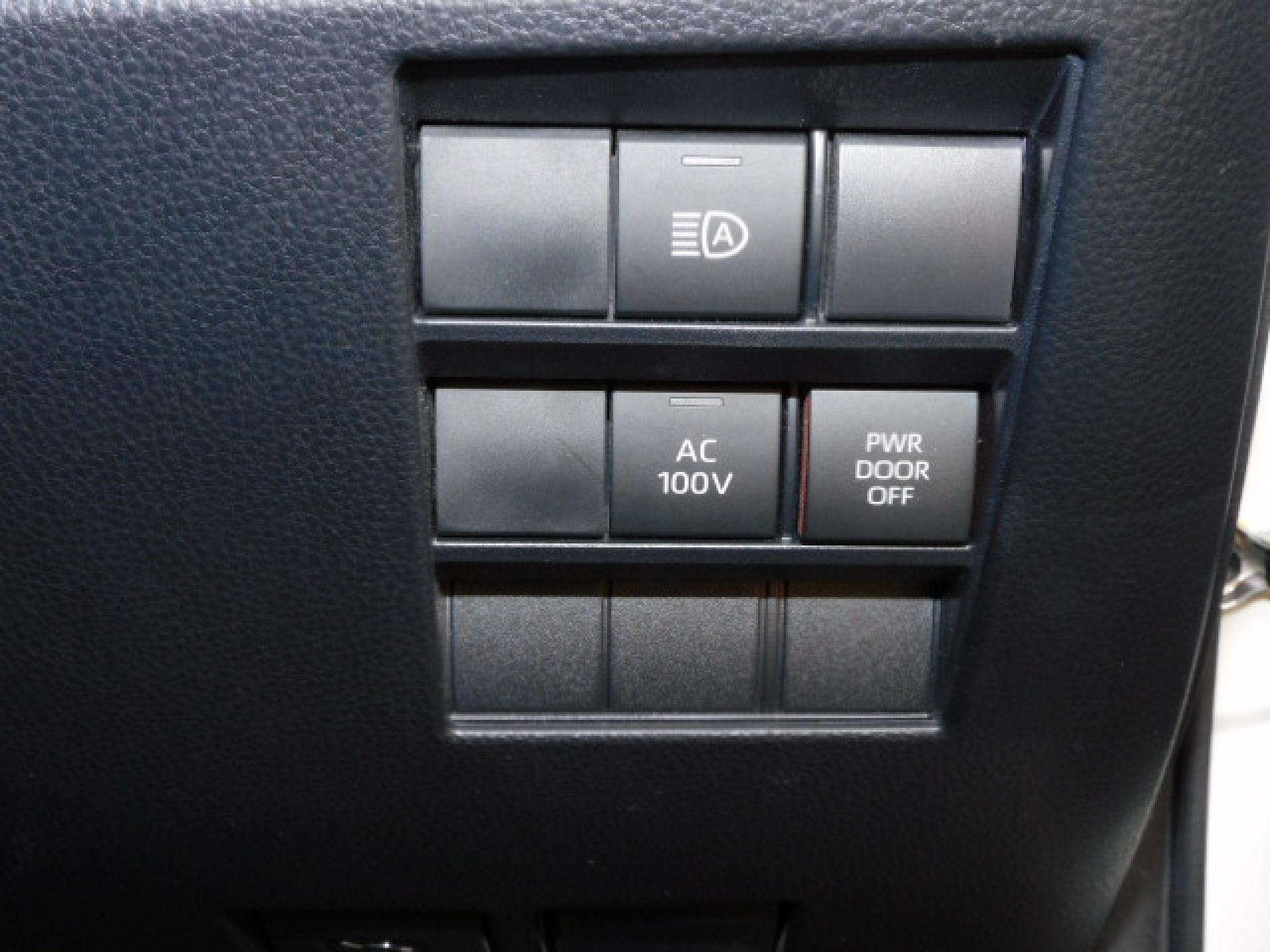 オートマチックハイビーム、AC100V/1500Wメインスイッチ、パワードアメインスイッチ