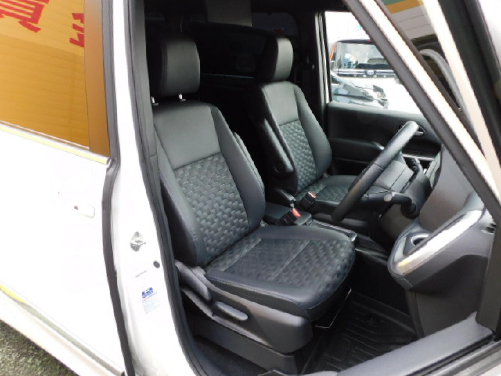 前席＋2列目シートヒーター（※）メーカーオプション快適利便パッケージHigh