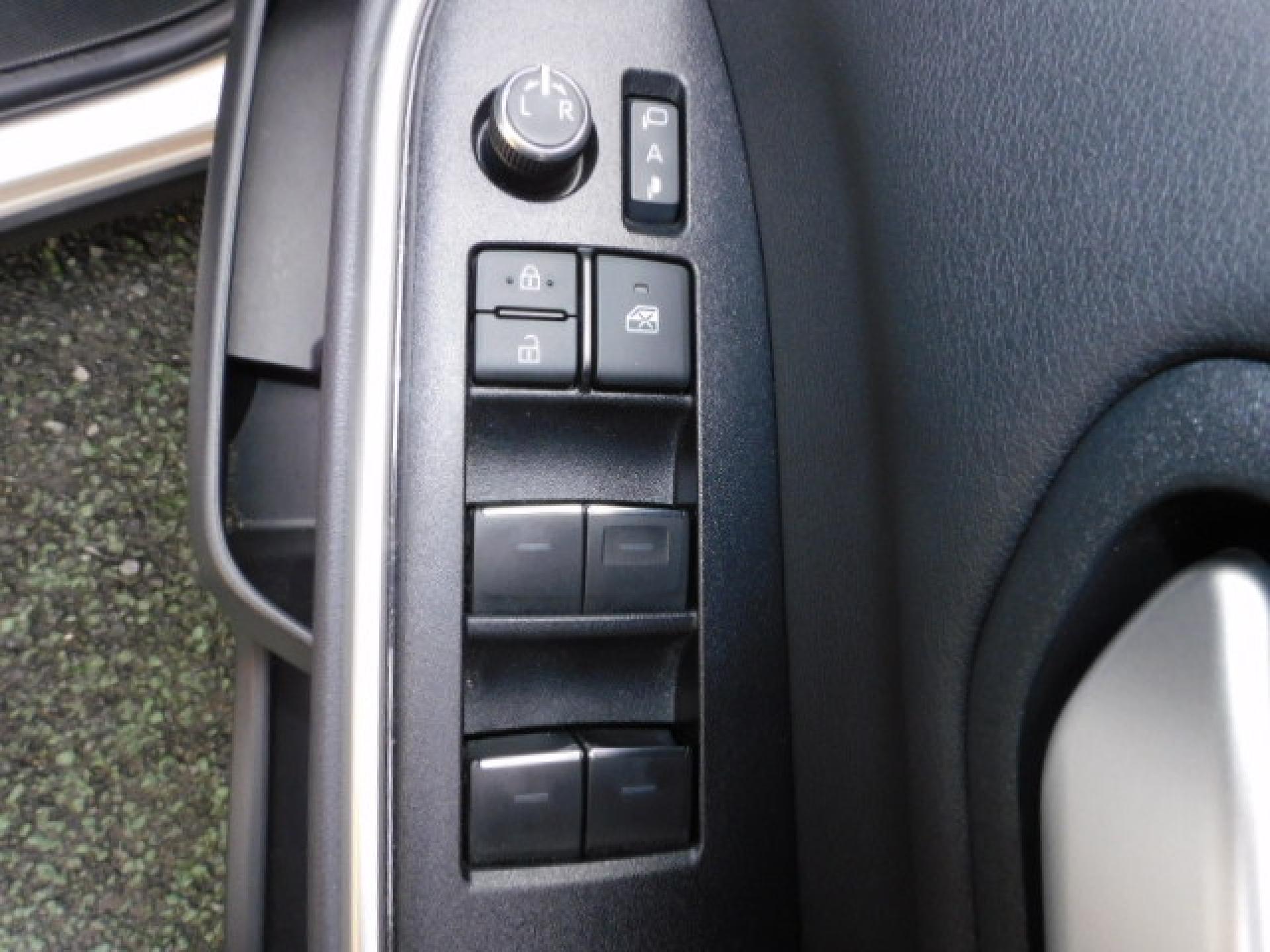 運転席ドアスイッチ