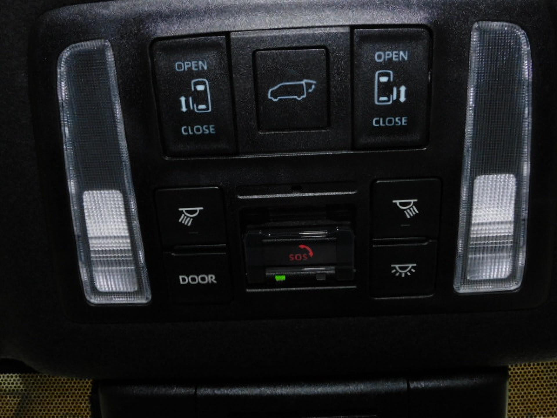 両側パワースライドドア、パワーバックドア(※)メーカーオプション快適利便パッケージHigh、ヘルプネットスイッチ