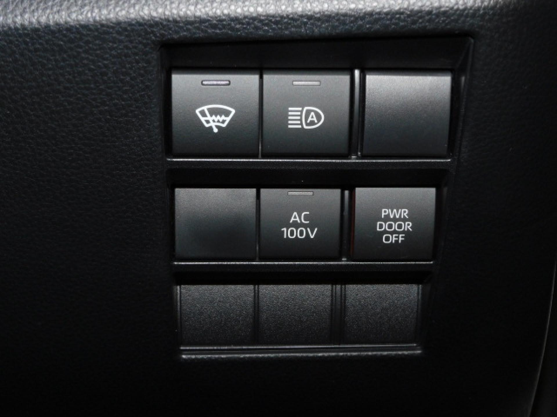 ウィンドシールドデアイサー&PTCヒーター(※)メーカーオプション 寒冷地仕様、オートマチックハイビーム、AC100V/1500Wメインスイッチ、パワードアメインスイッチ